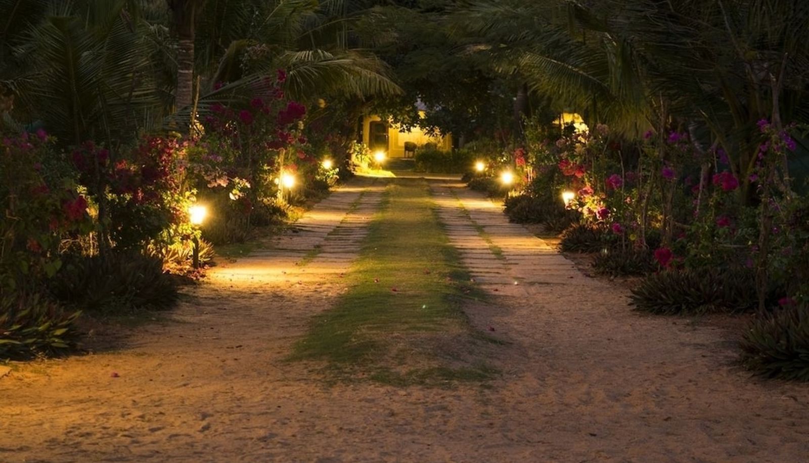 Jardín - Sai Vishram Beach Resort Byndoor
