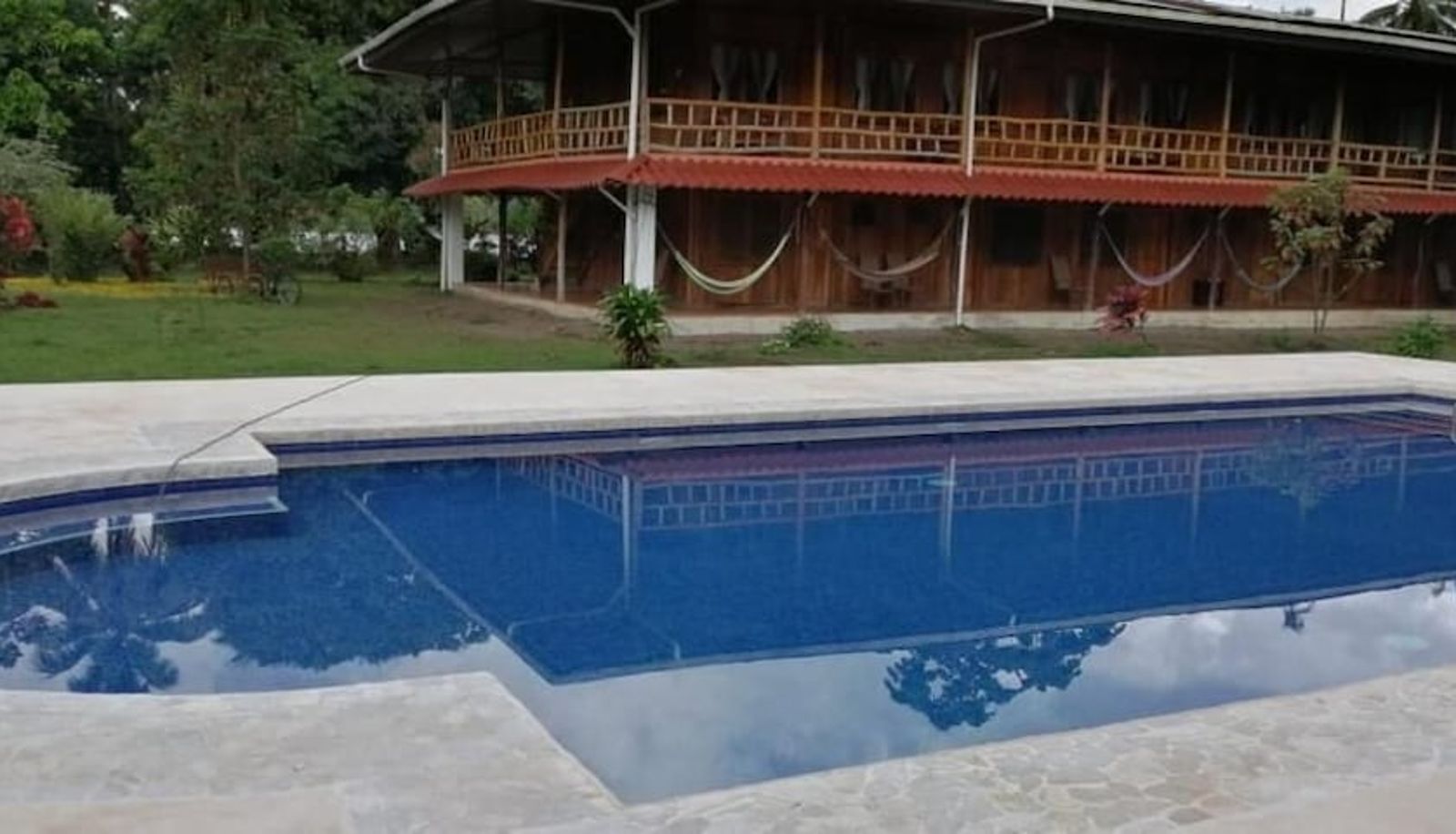 Piscina - Miss Junies Lodge