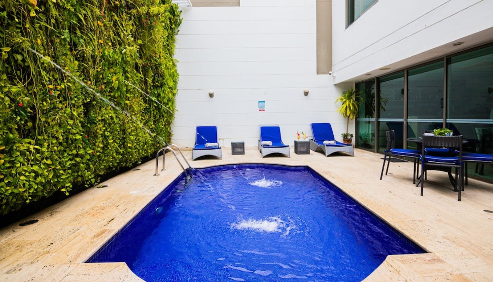 Piscina - Varanasi Hotel Boutique