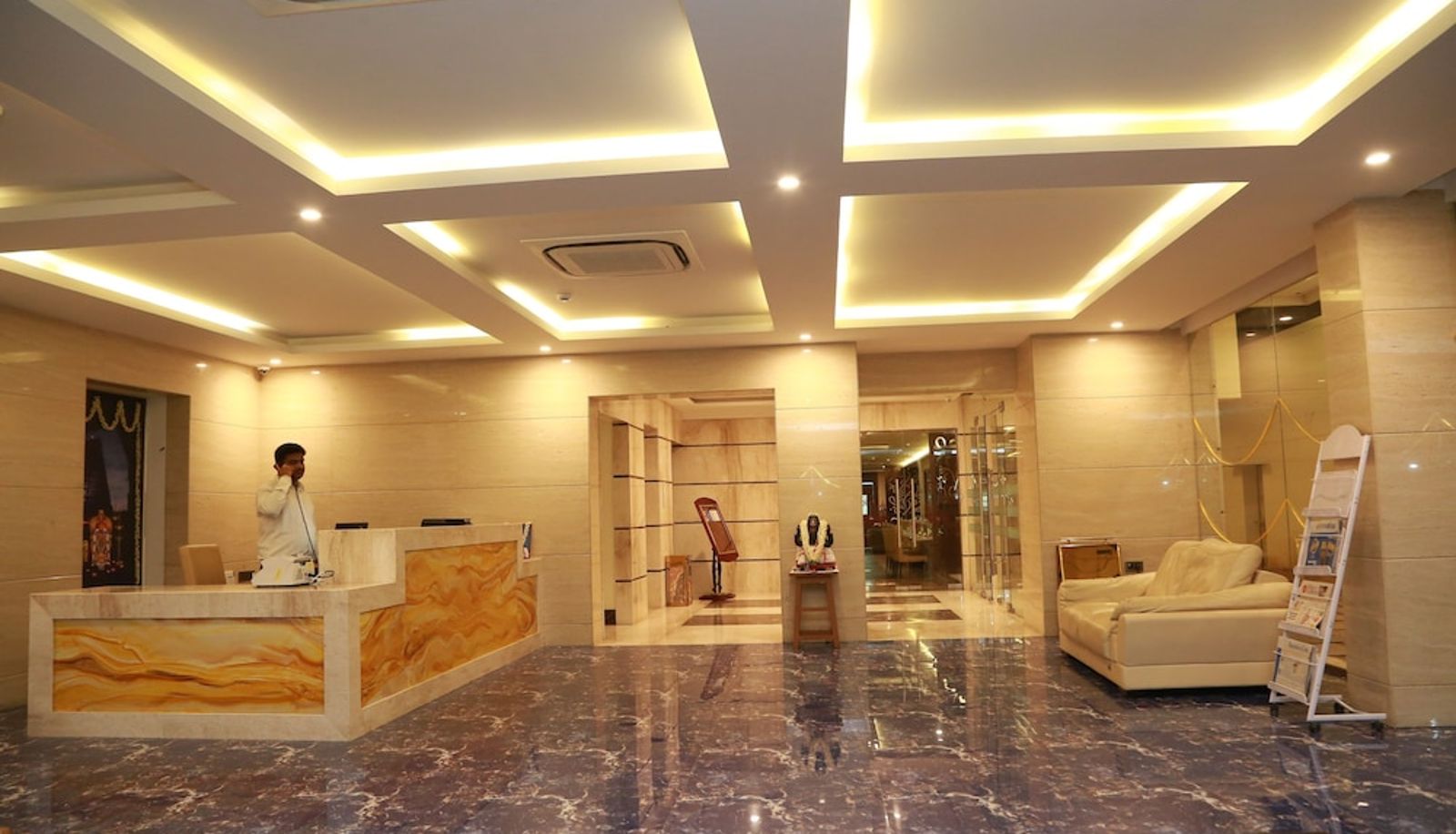 Salón - Hotel Himalayaa