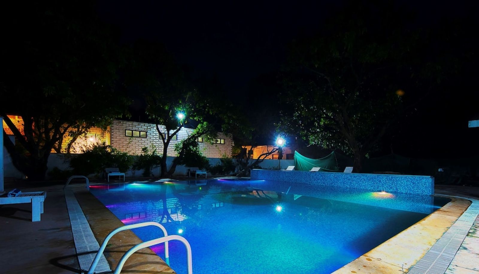 Basen - Tuskar's Riverside Resort