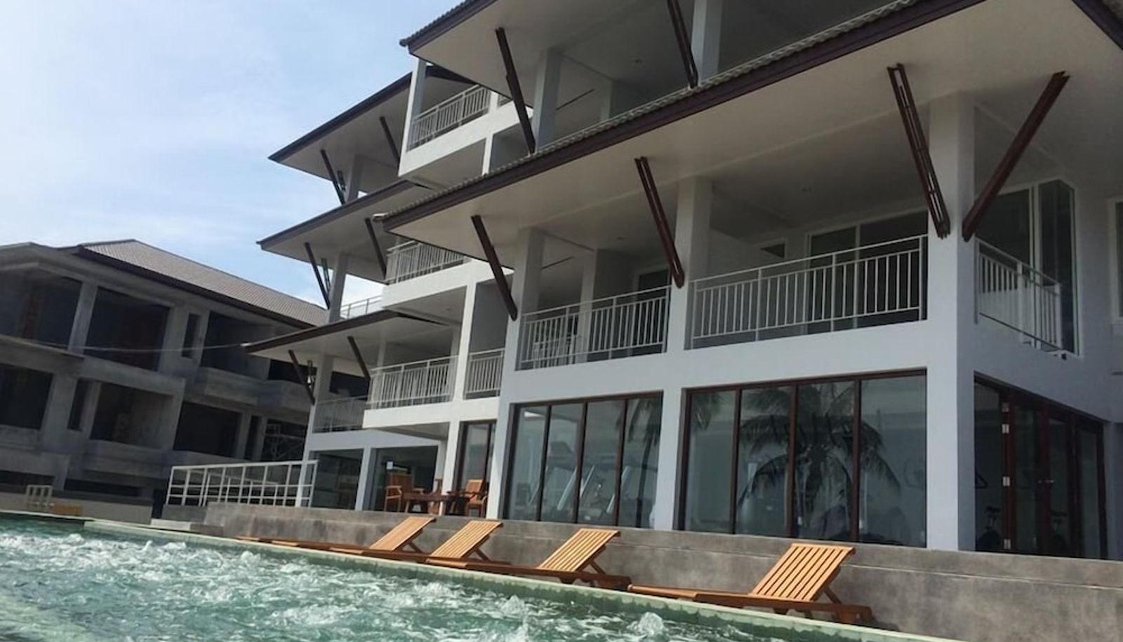 Piscina - The Bay Koh Samui