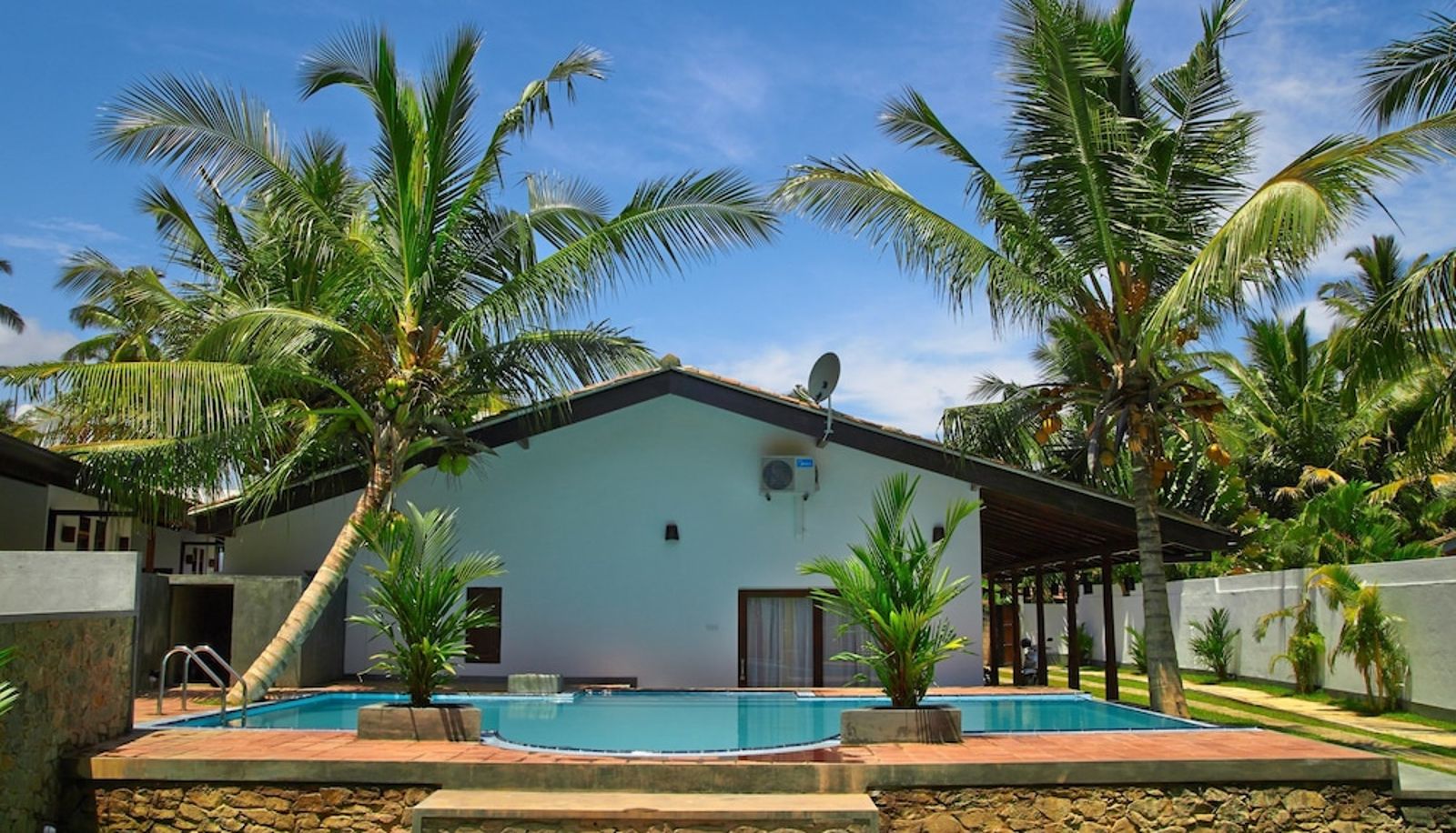 Pool - Villa Tangalle Lagoon