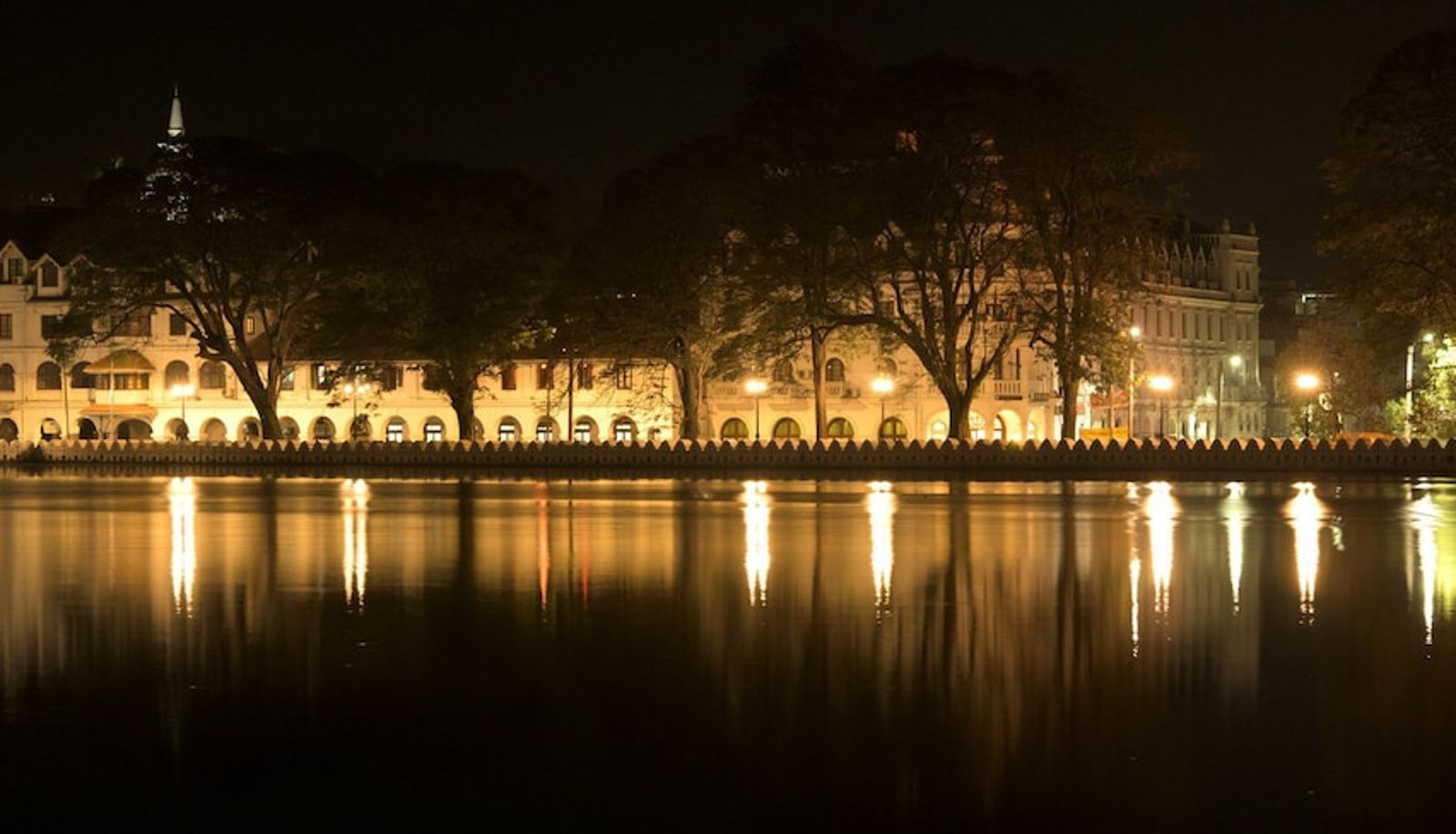 Zona exterior del hotel - Queen's Hotel