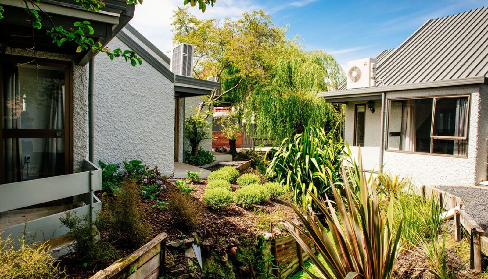 Garden - Aria On Bank
