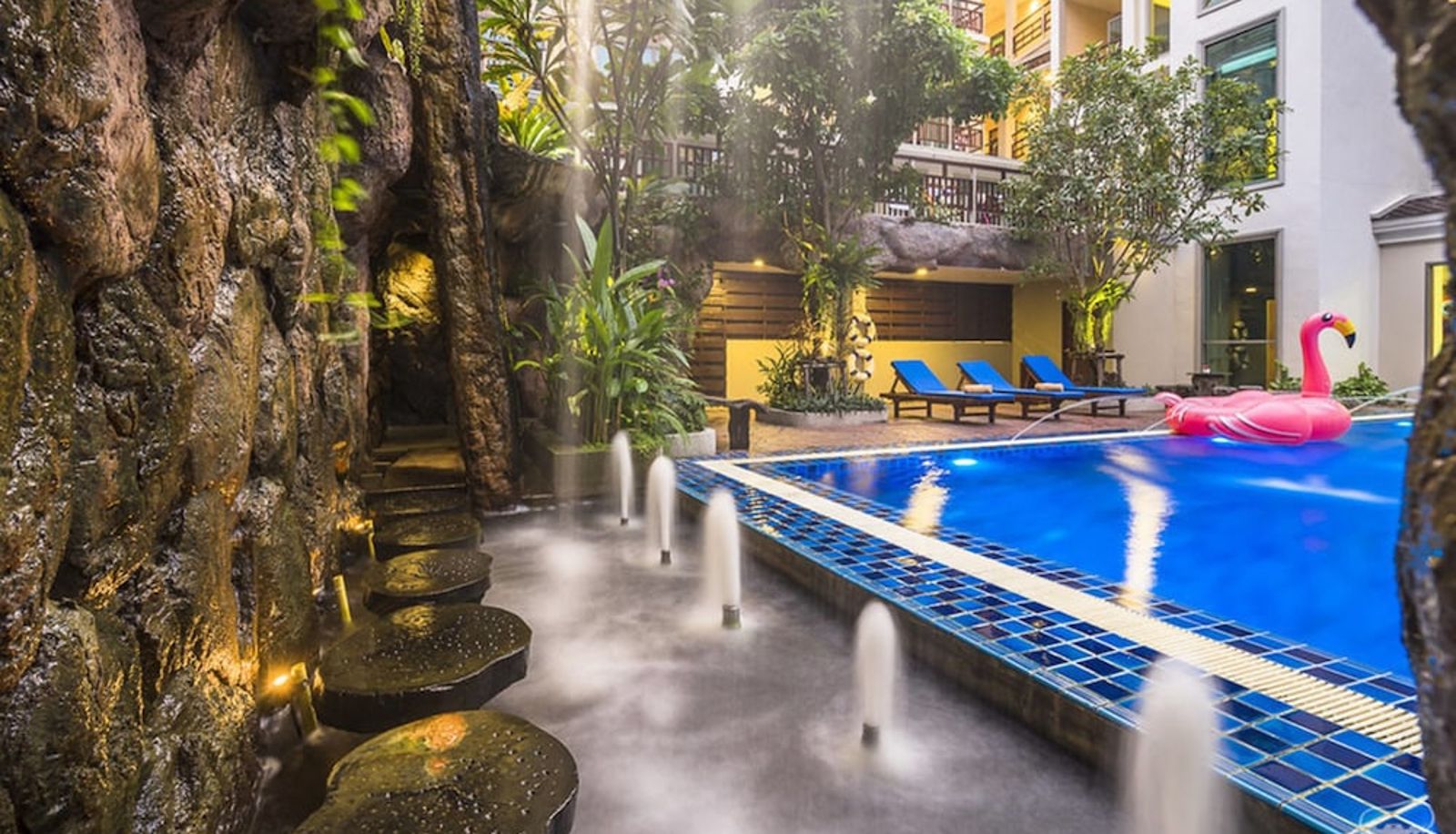 Zwembad - The AGATE Pattaya Boutique Resort