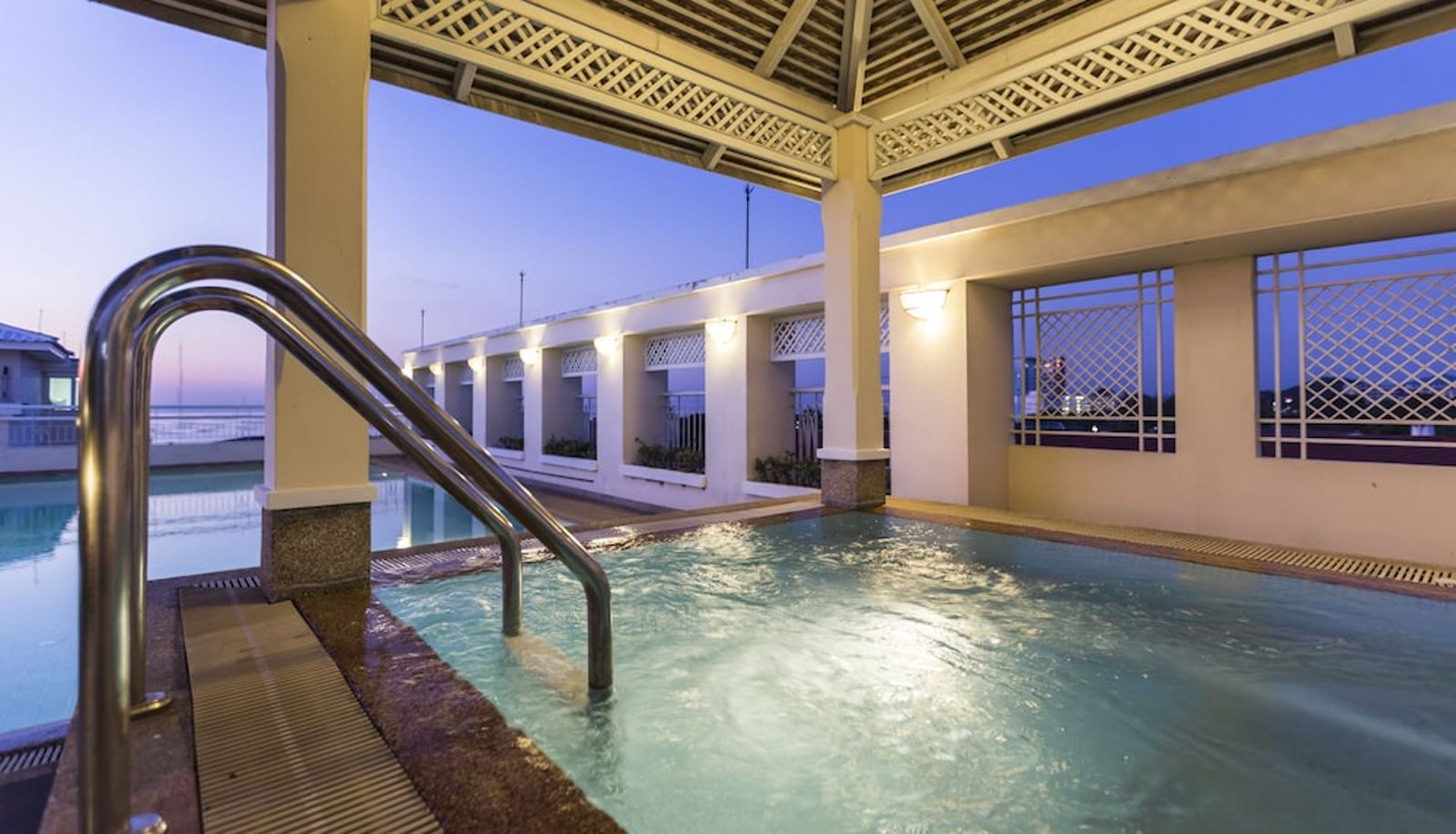 Pool - Sriracha Classic Kameo Hotel and Serviced Apartments