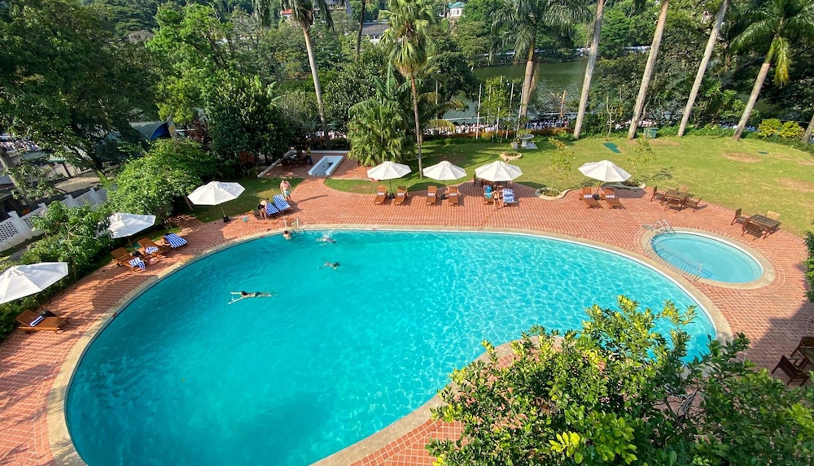 Piscine - Hotel Suisse