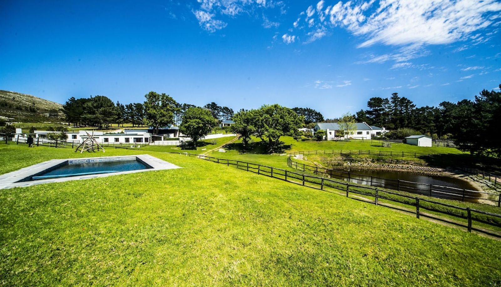 Piscine - High Season Farm