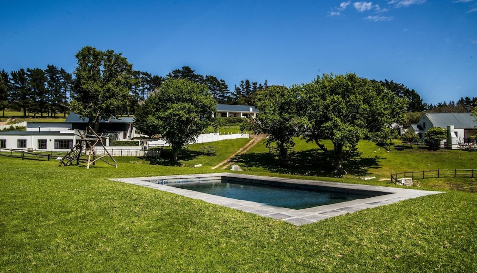 Piscine - High Season Farm