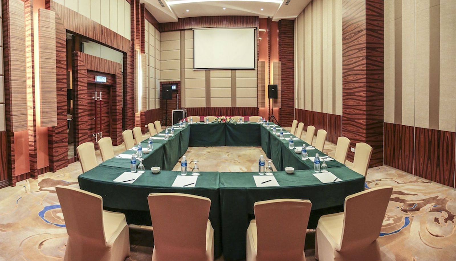 Meetingzimmer - V8 Hotel