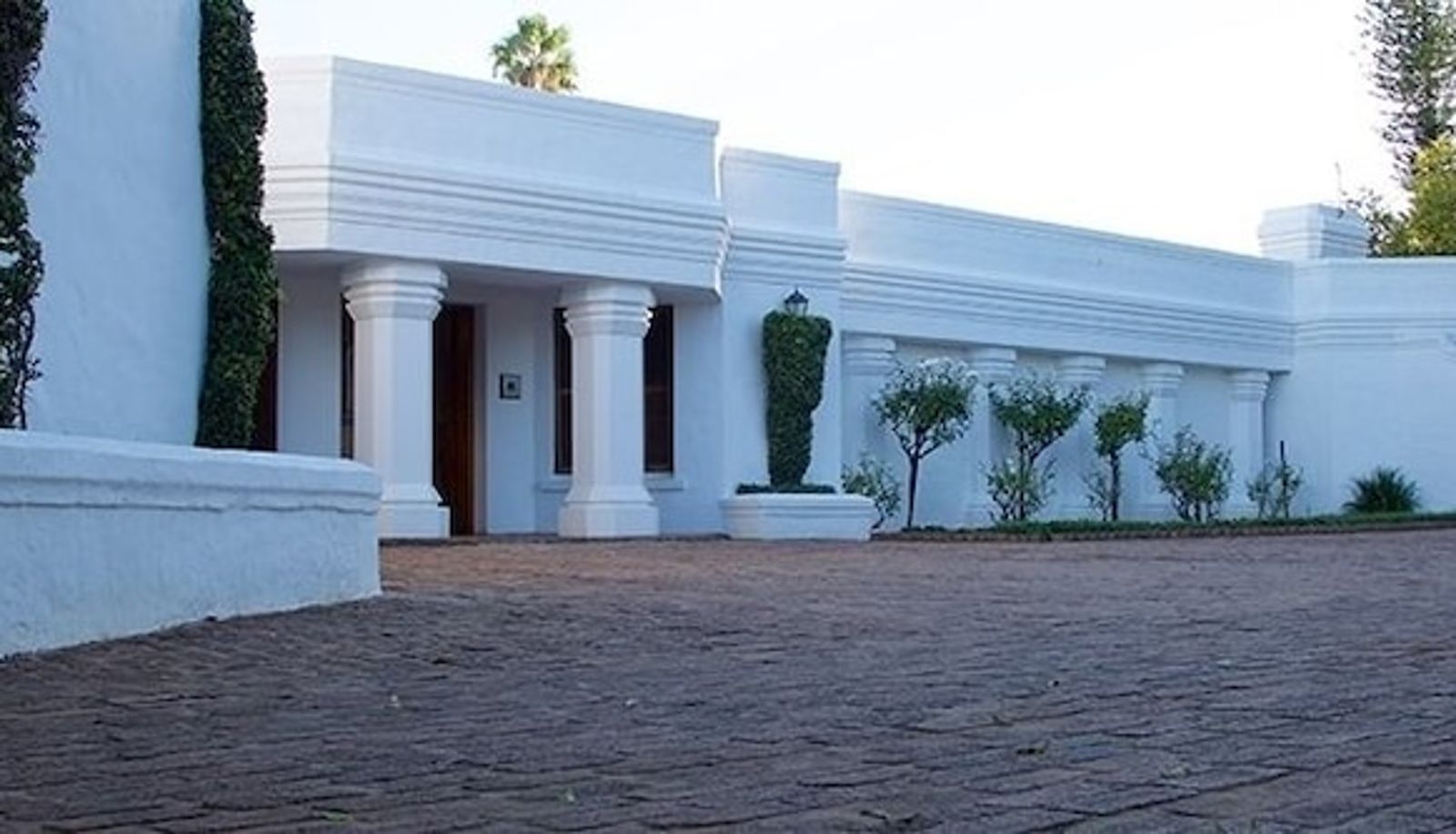 Info - Leeuwenhof Country Lodge & Garden Spa