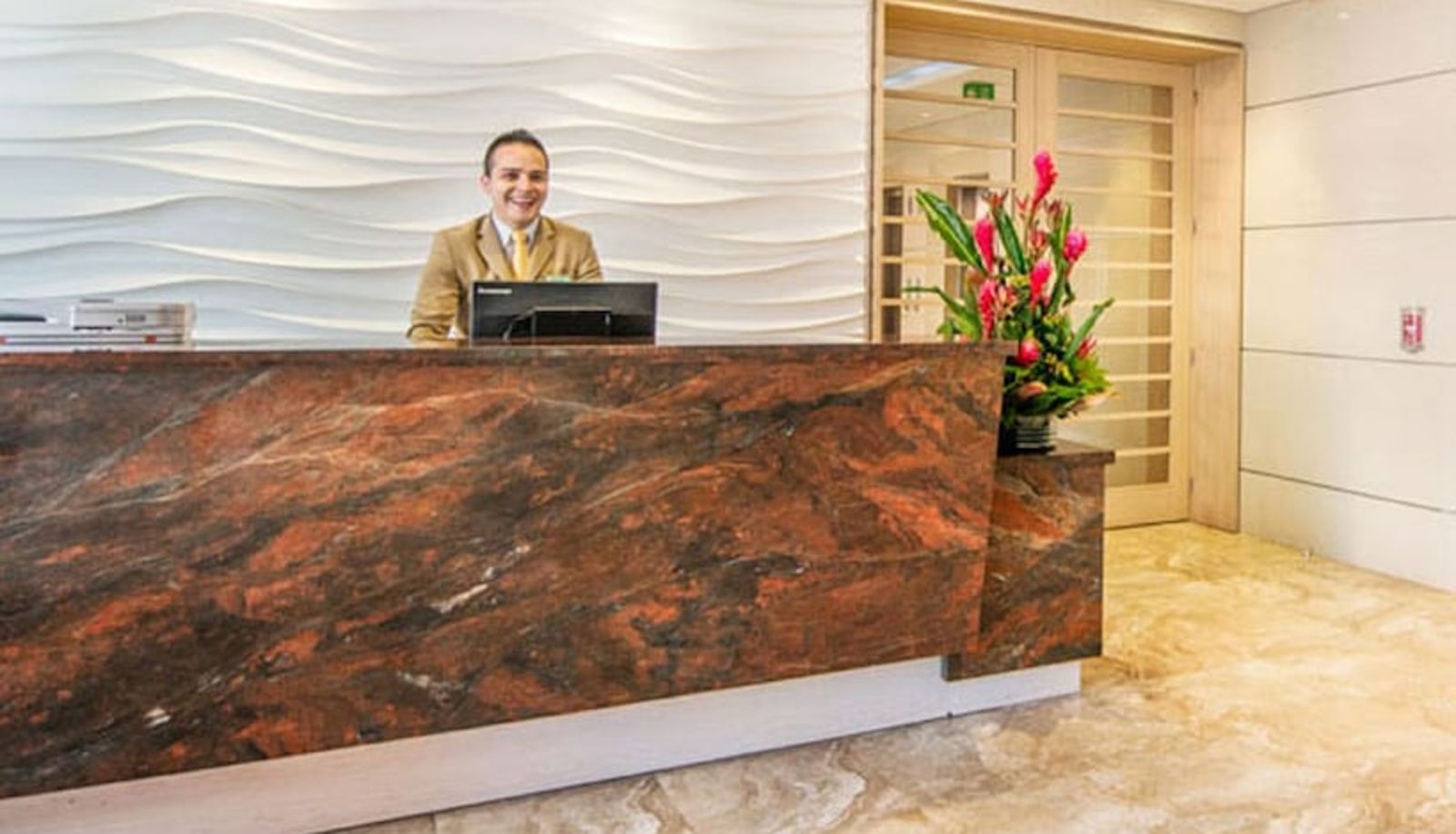 Reception - Hotel Plaza Suites