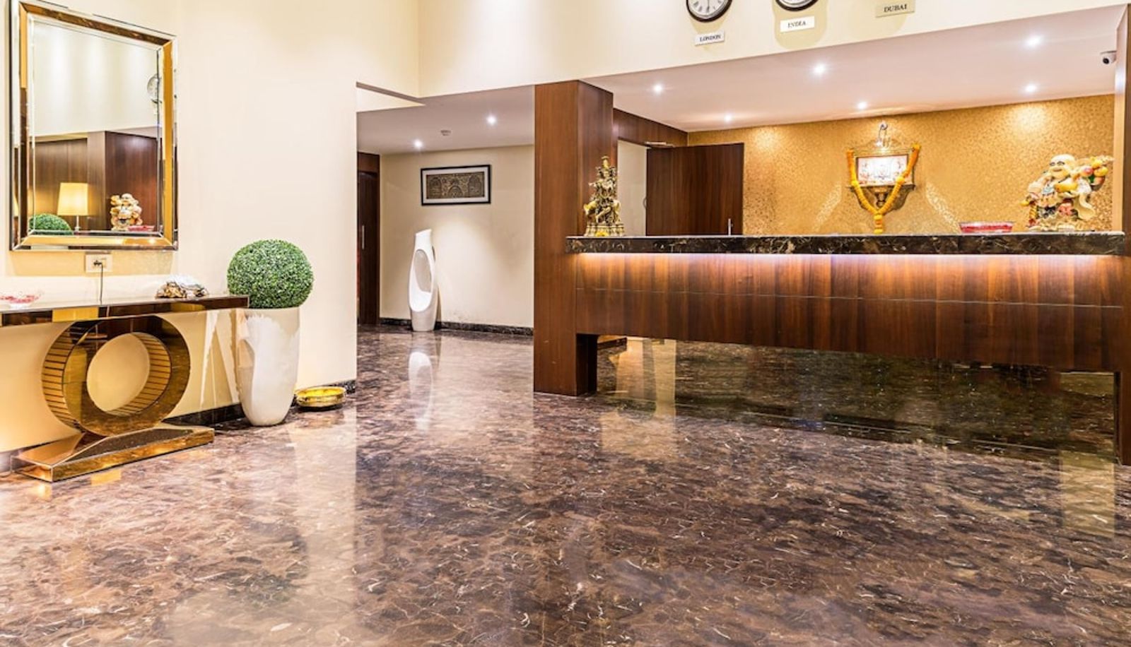 Hall - Treebo Premium Grand Emerald