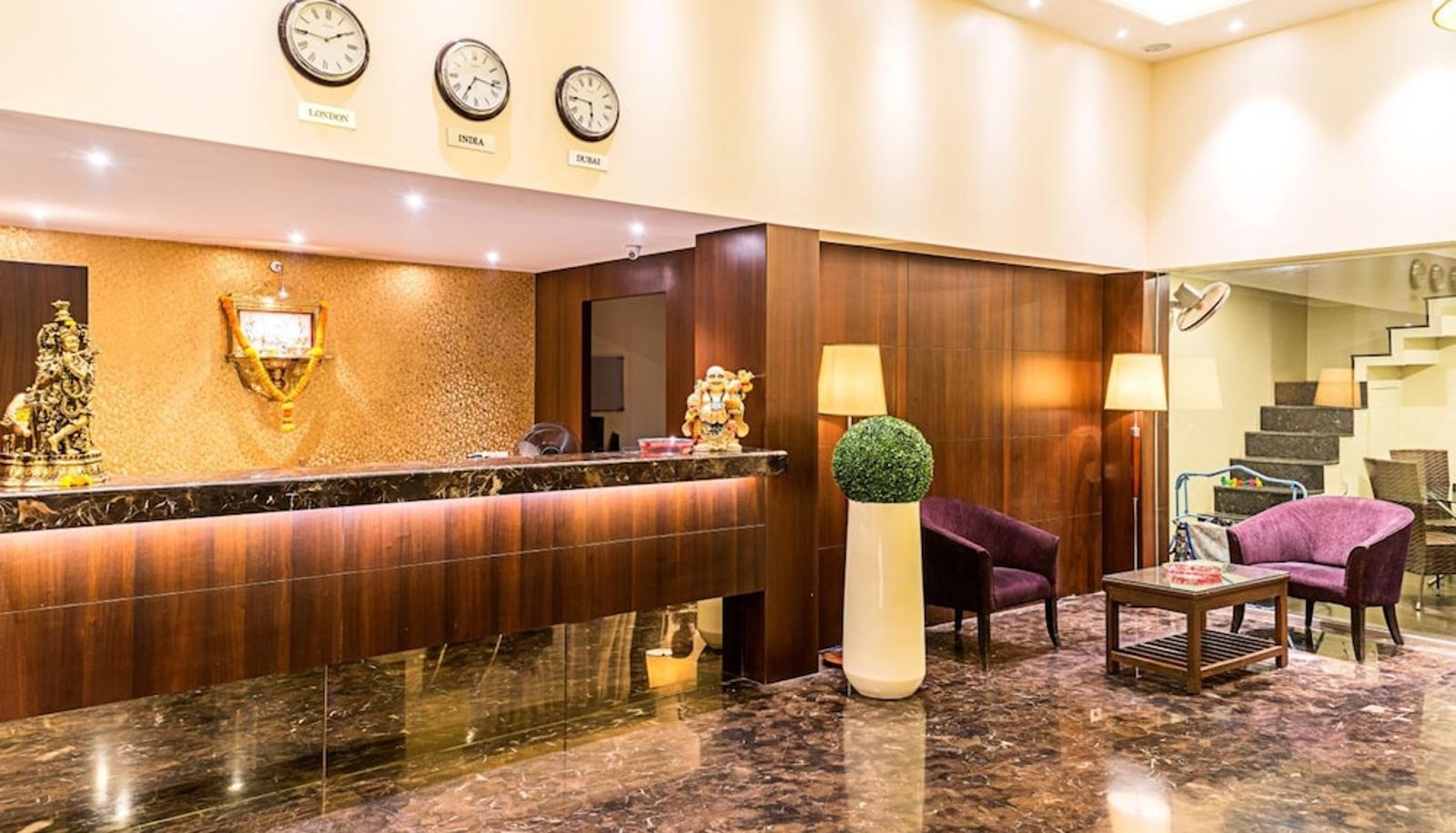 Sala - Treebo Premium Grand Emerald