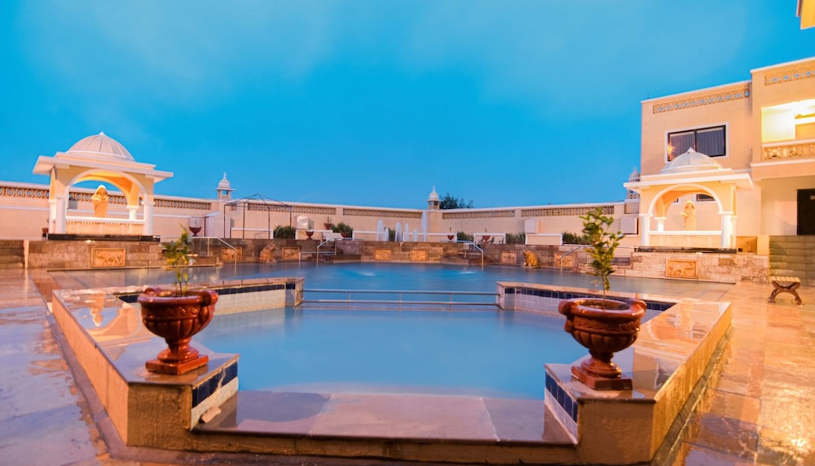 Zwembad - Heritage Khirasara Palace