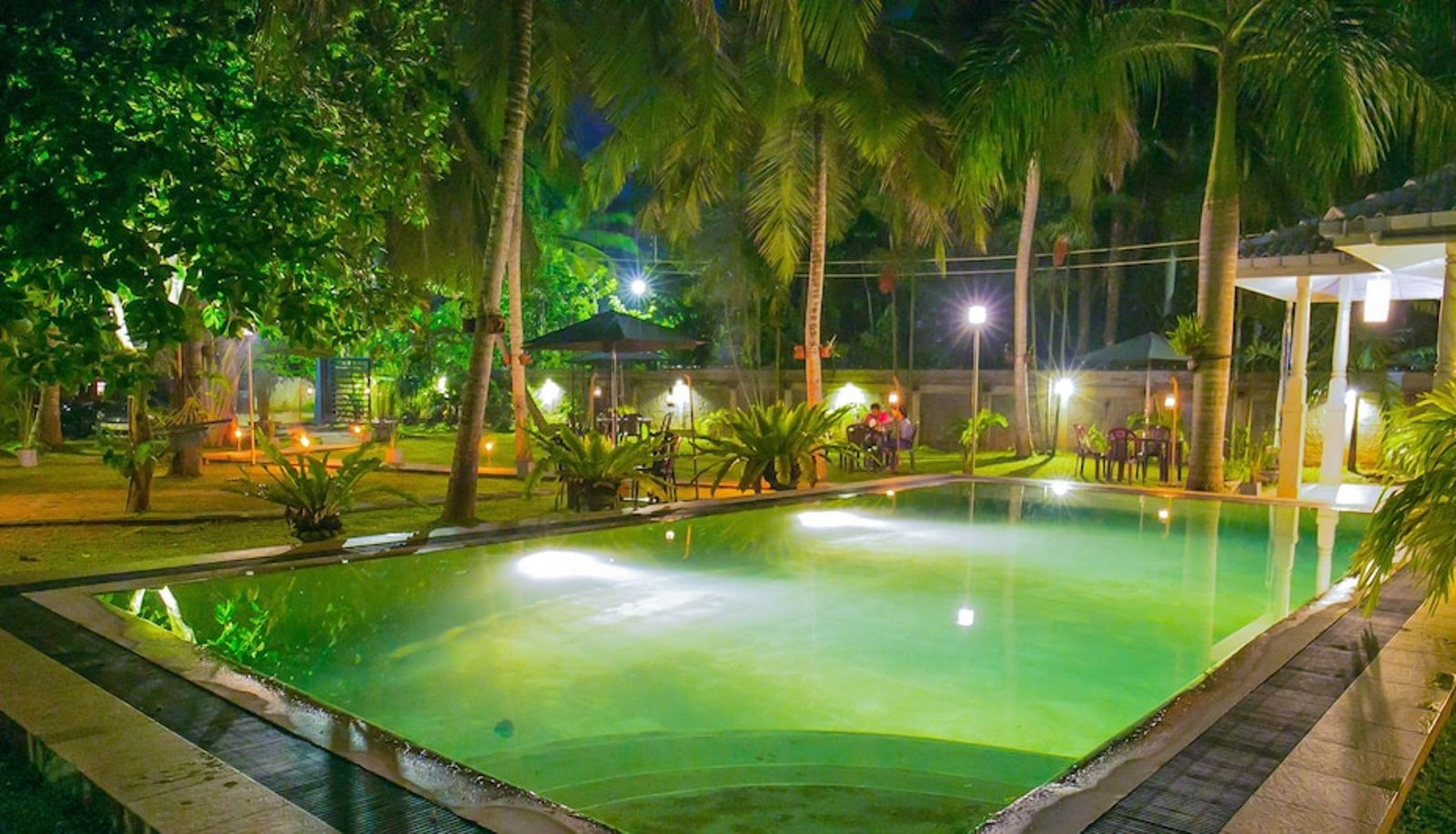 Piscina - Pavana Hotel