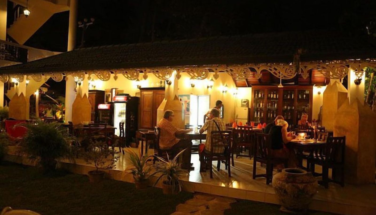Restaurant - The Villa Hotel