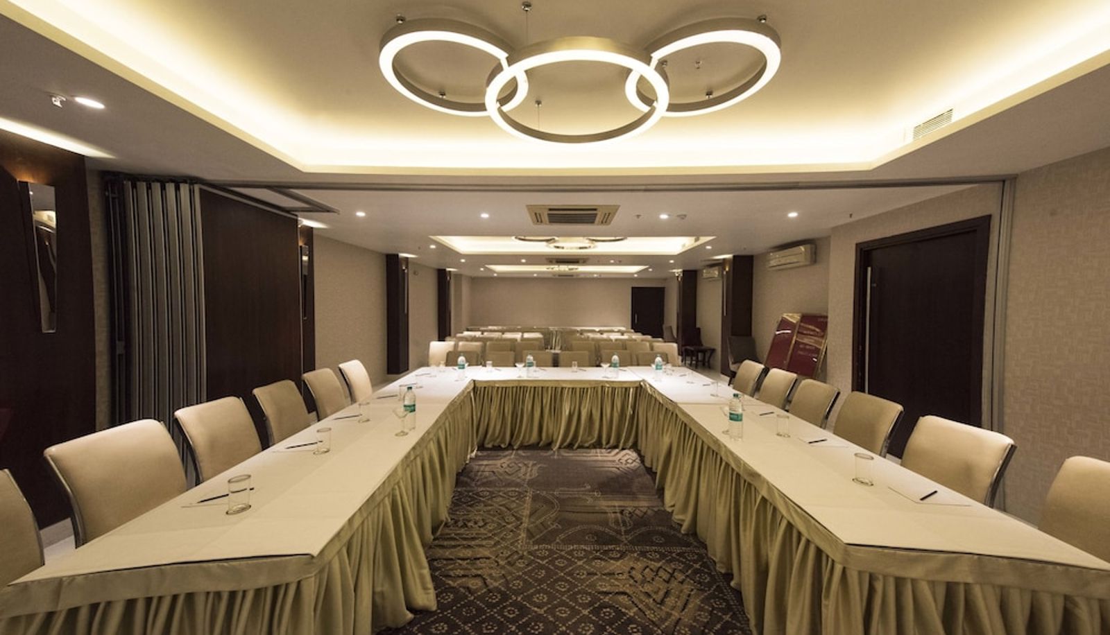 Sala de reuniones - Connaught Royale