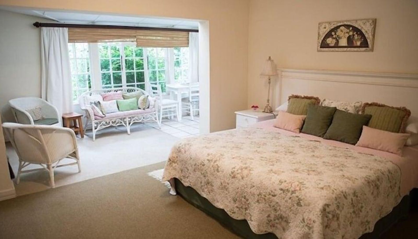 Family room - Twin Pools Lodge B and B