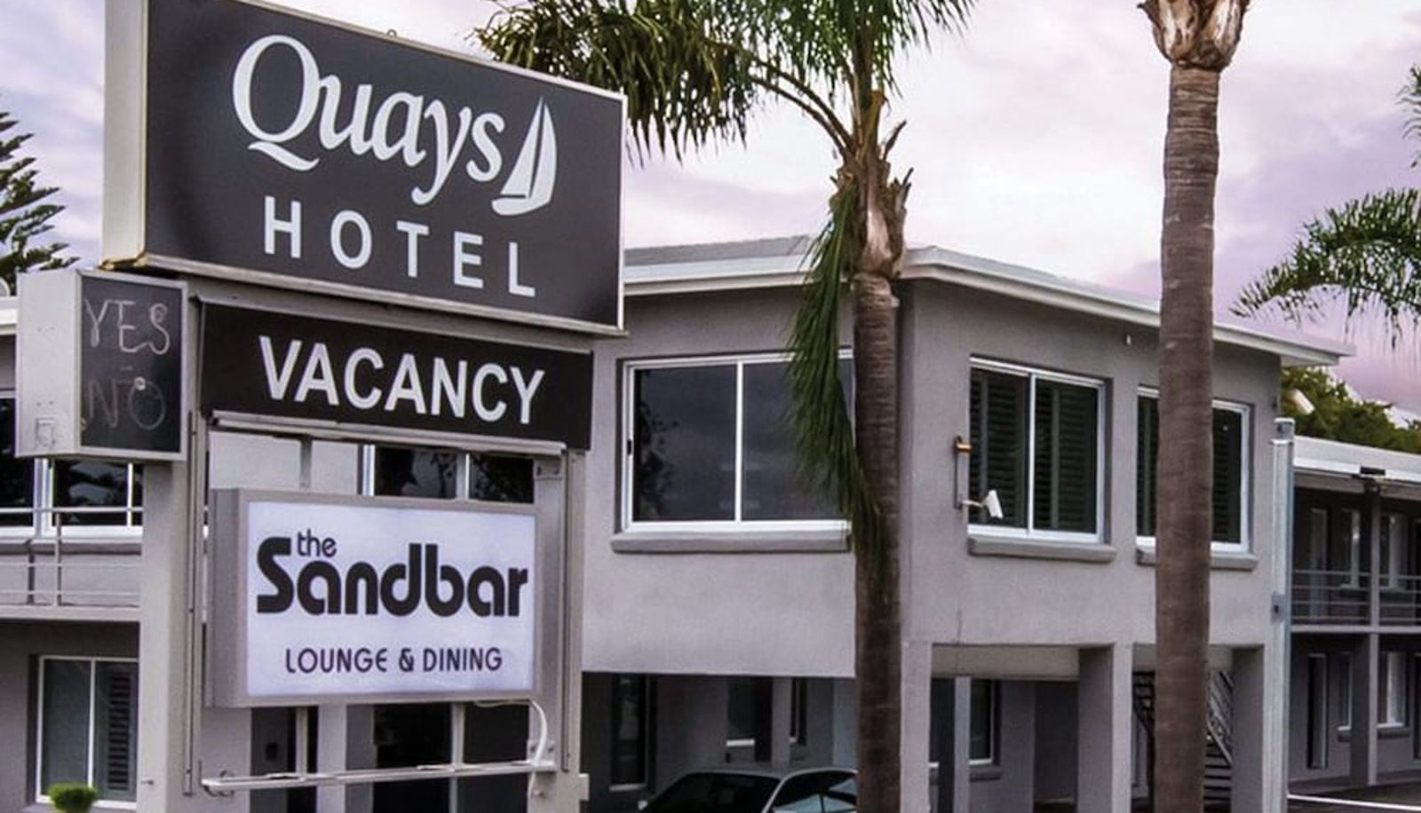 Rezeption - Quays Hotel