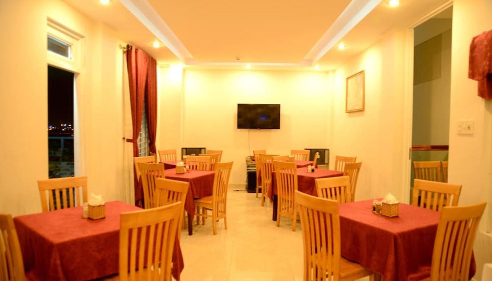 Restaurant - TRIIP Red Diamond