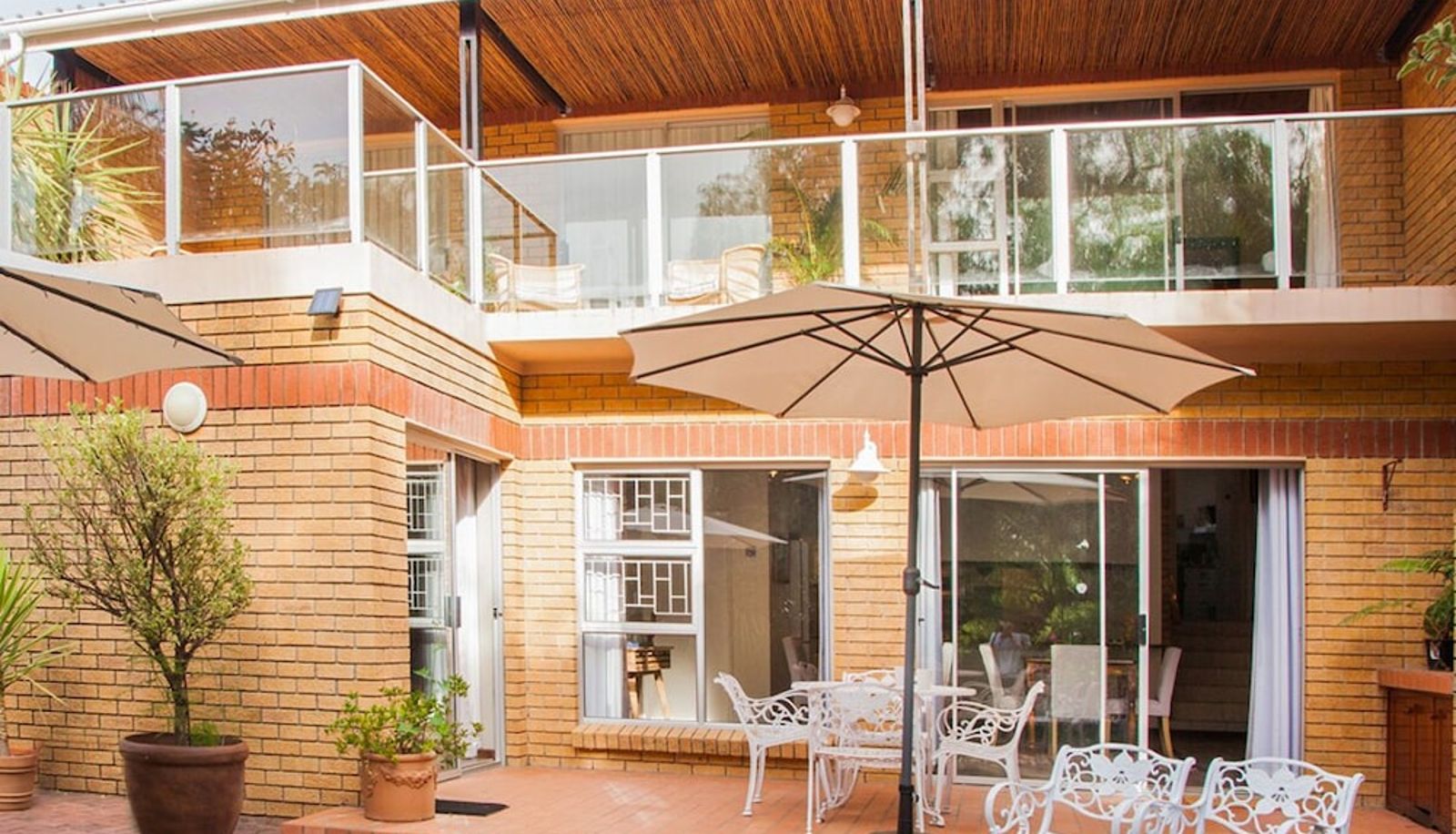 Zewnętrzna część hotelu - Feather Nest Guest House