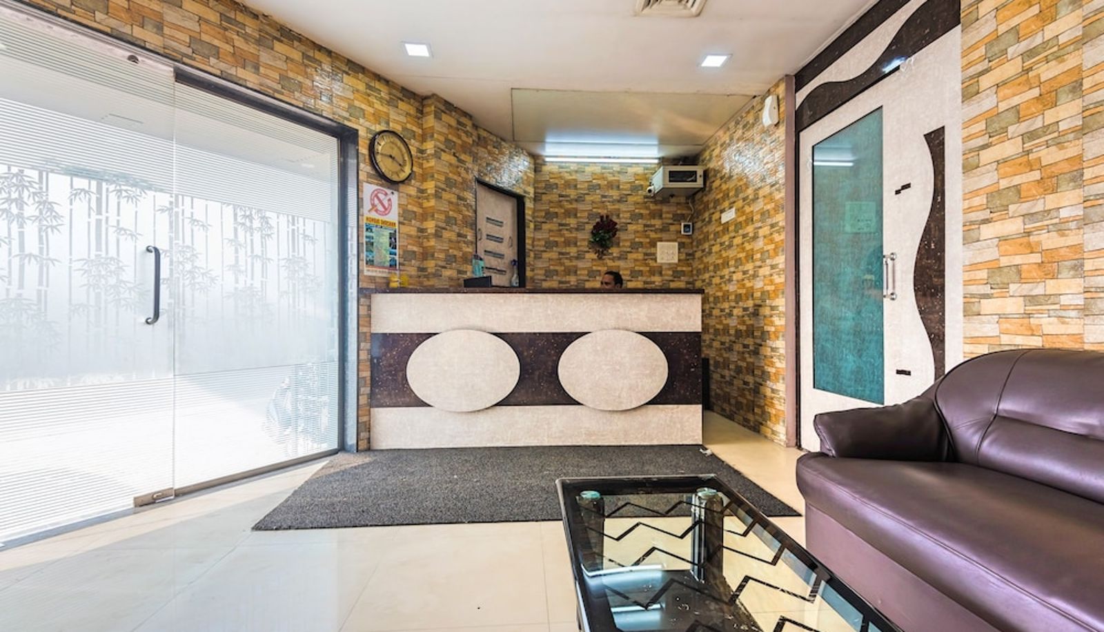 Recepcja - Decent Guest House