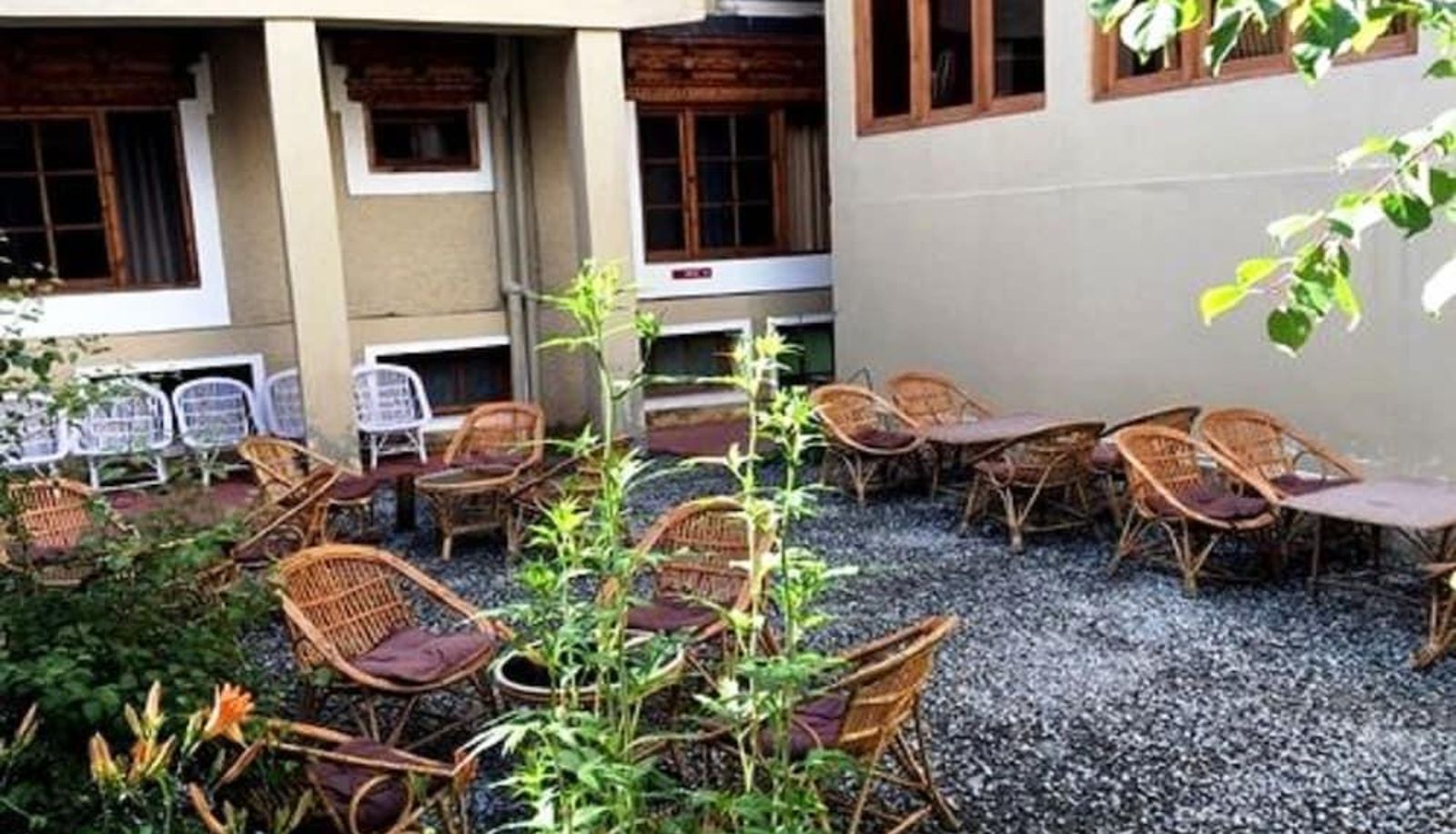 Hotel outdoor area - The Mogol