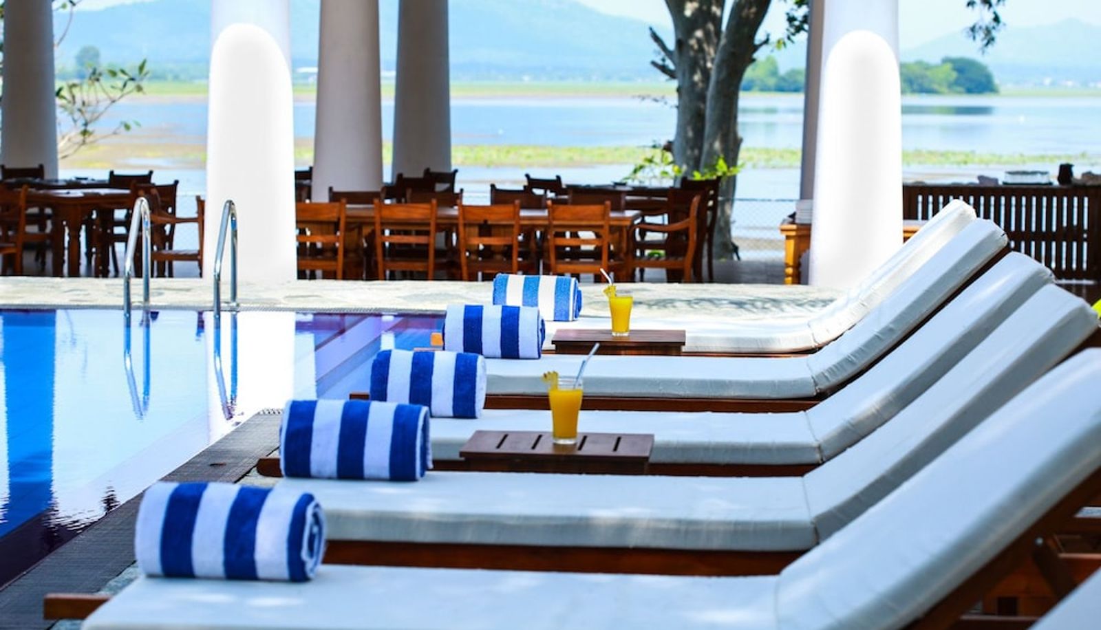 Piscine - OGA REACH hotel