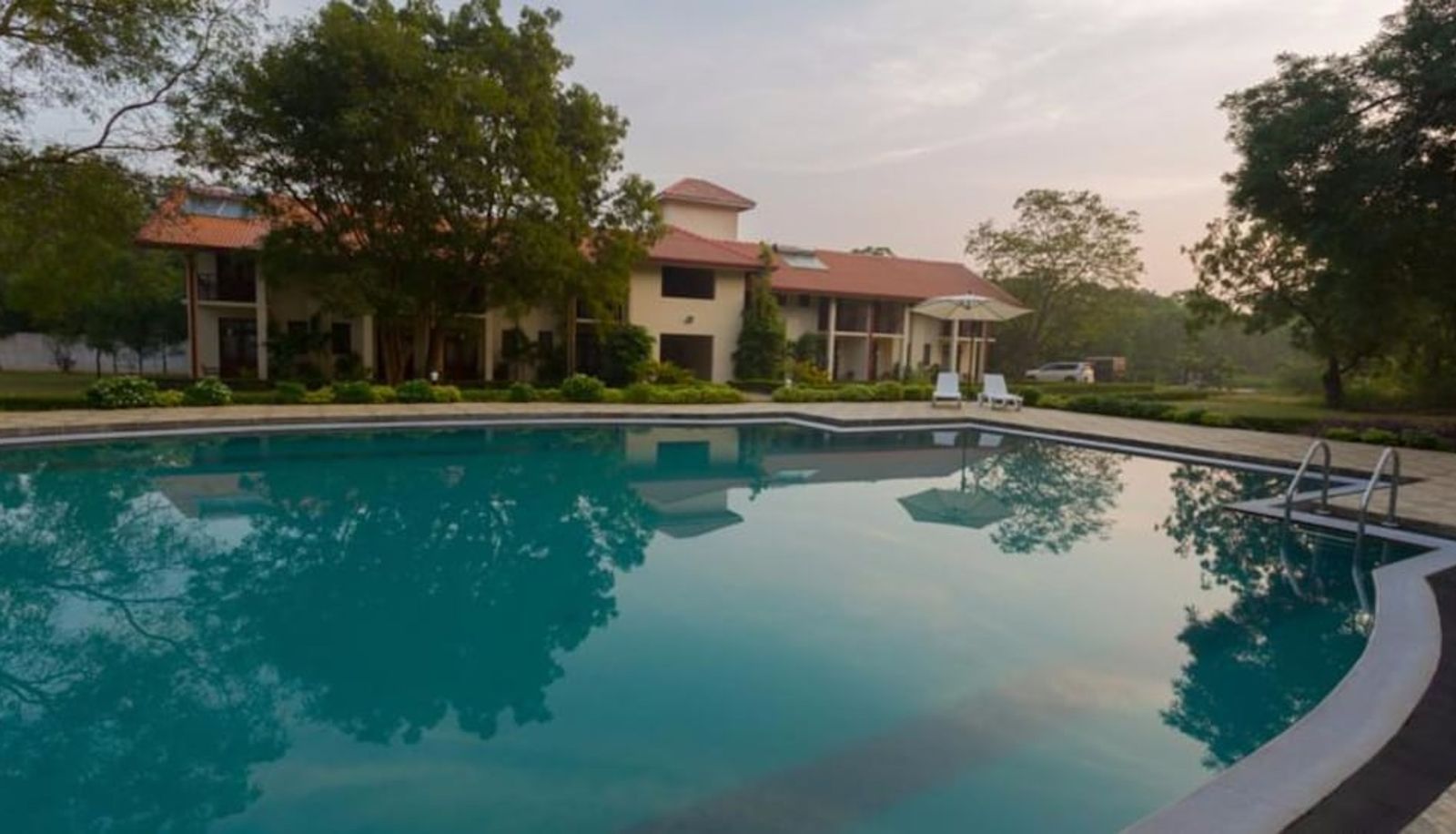 Basen - Chenra Hotel