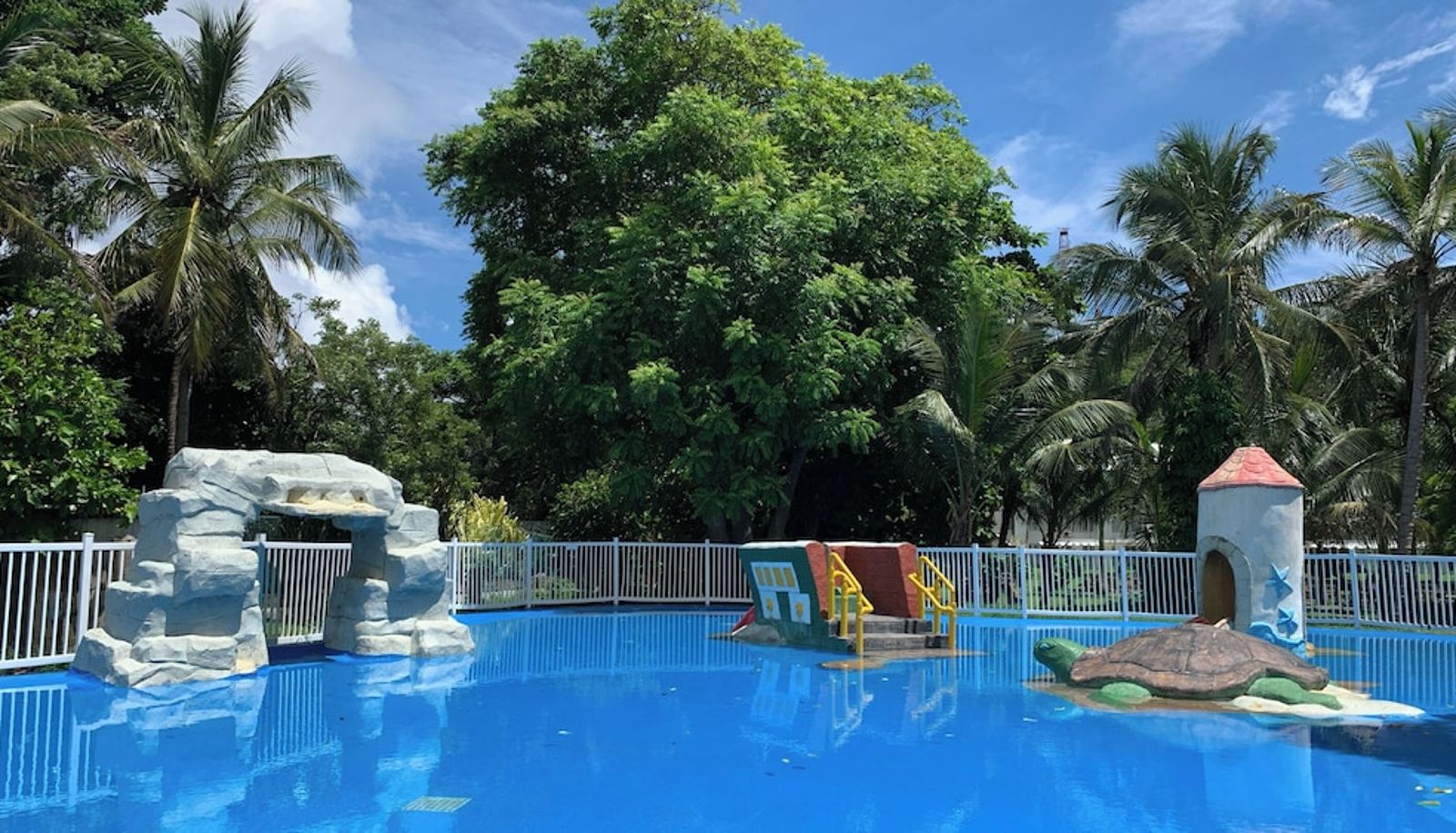 Pool - Hotel Blue Cove by On vacation