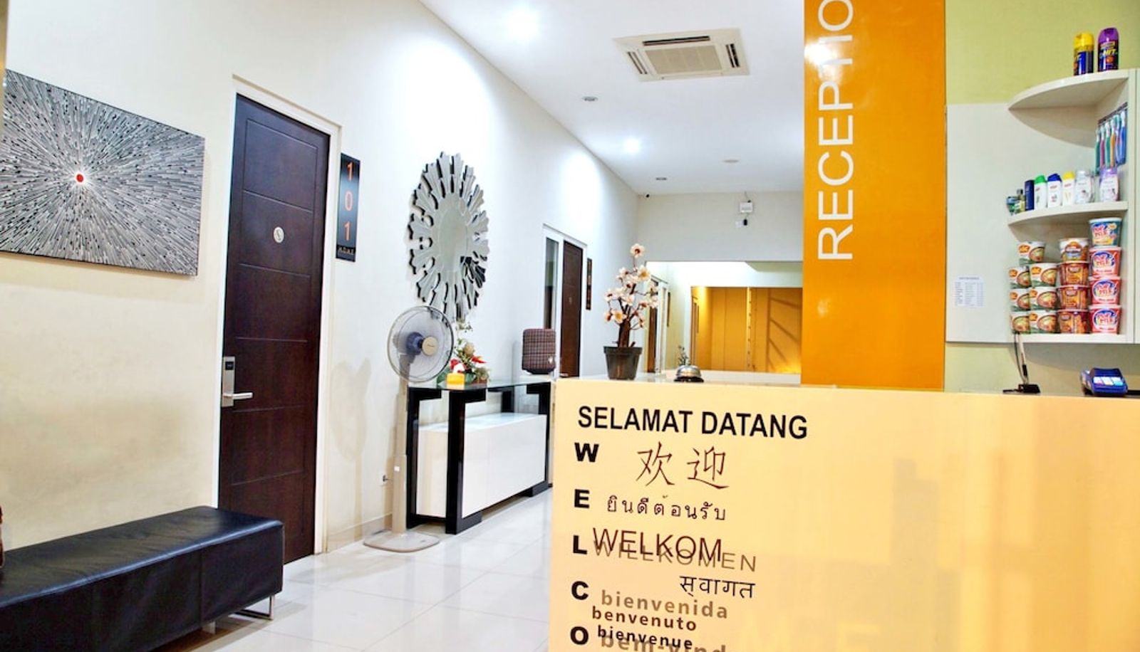 Reception - RedDoorz near Plaza Marina