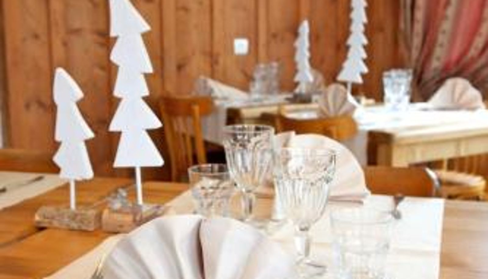 Sala prima colazione all'interno del ristorante - LOGIS Les Arobiers