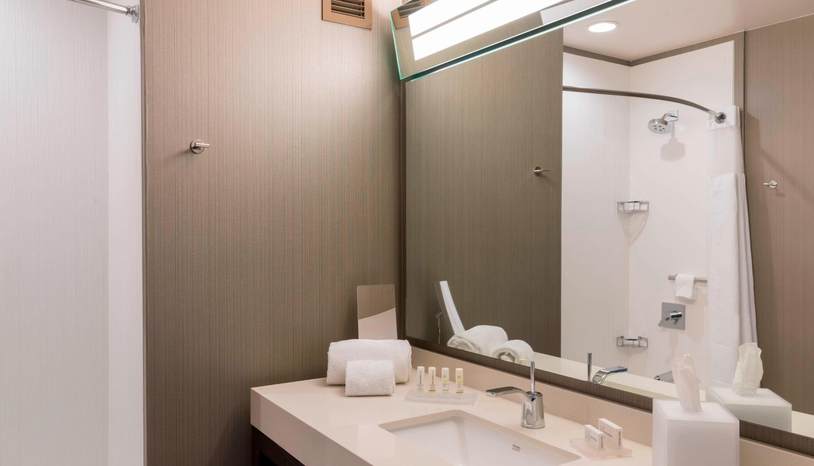 Zimmer - Courtyard by Marriott Waterloo Cedar Falls