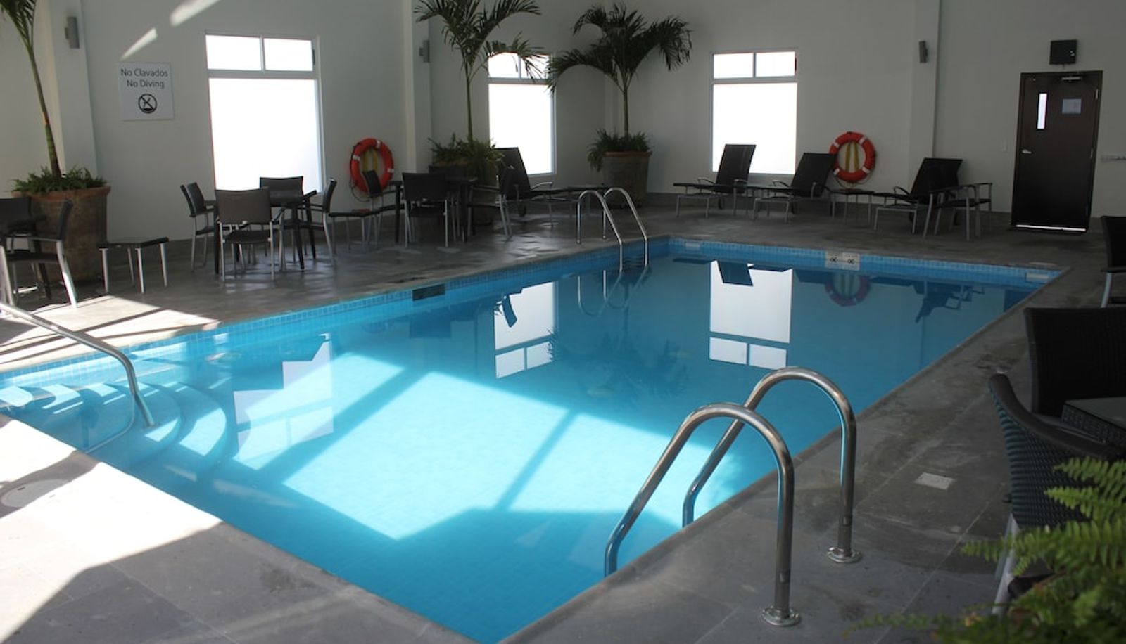 Pool - Holiday Inn Express & Suites SILAO AEROPUERTO - TERMINAL by IHG