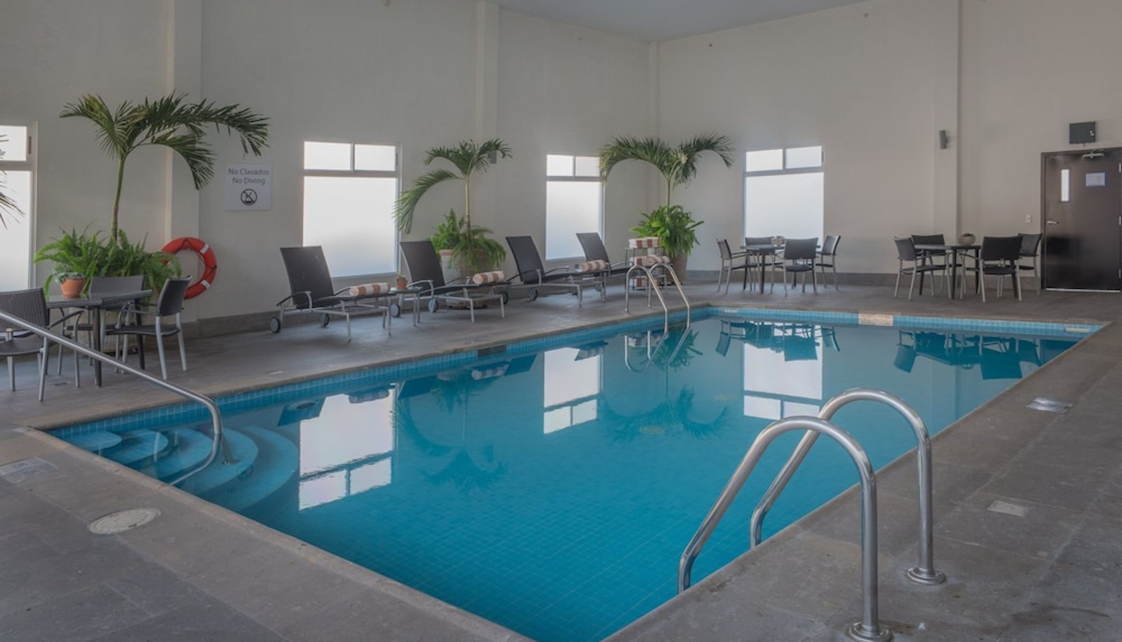 Pool - Holiday Inn Express & Suites SILAO AEROPUERTO - TERMINAL by IHG