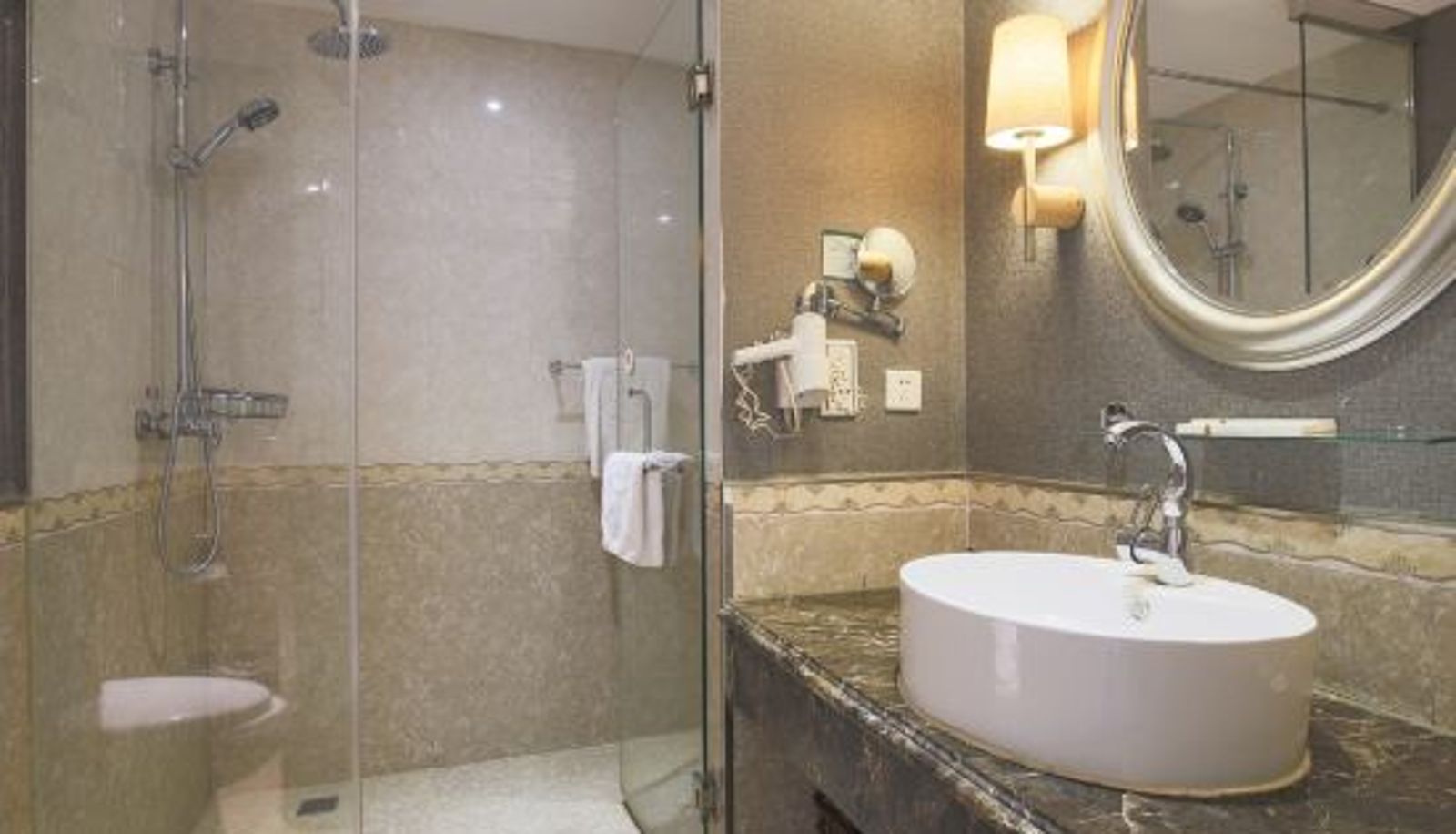 Kamer - Golden Dome International Hotel