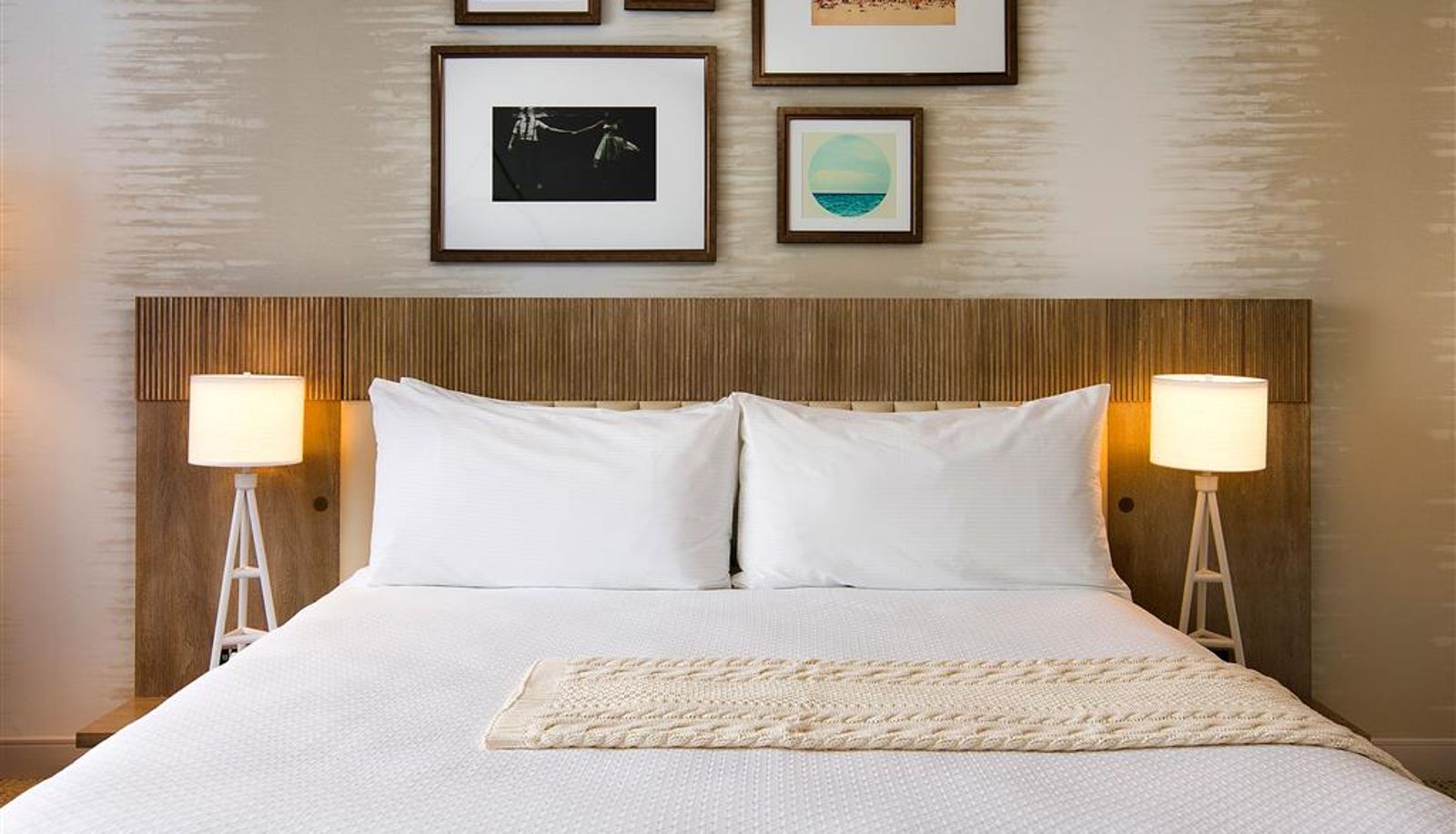 Zimmer - The Belamar Hotel Manhattan Beach Tapestry Collection by Hilton
