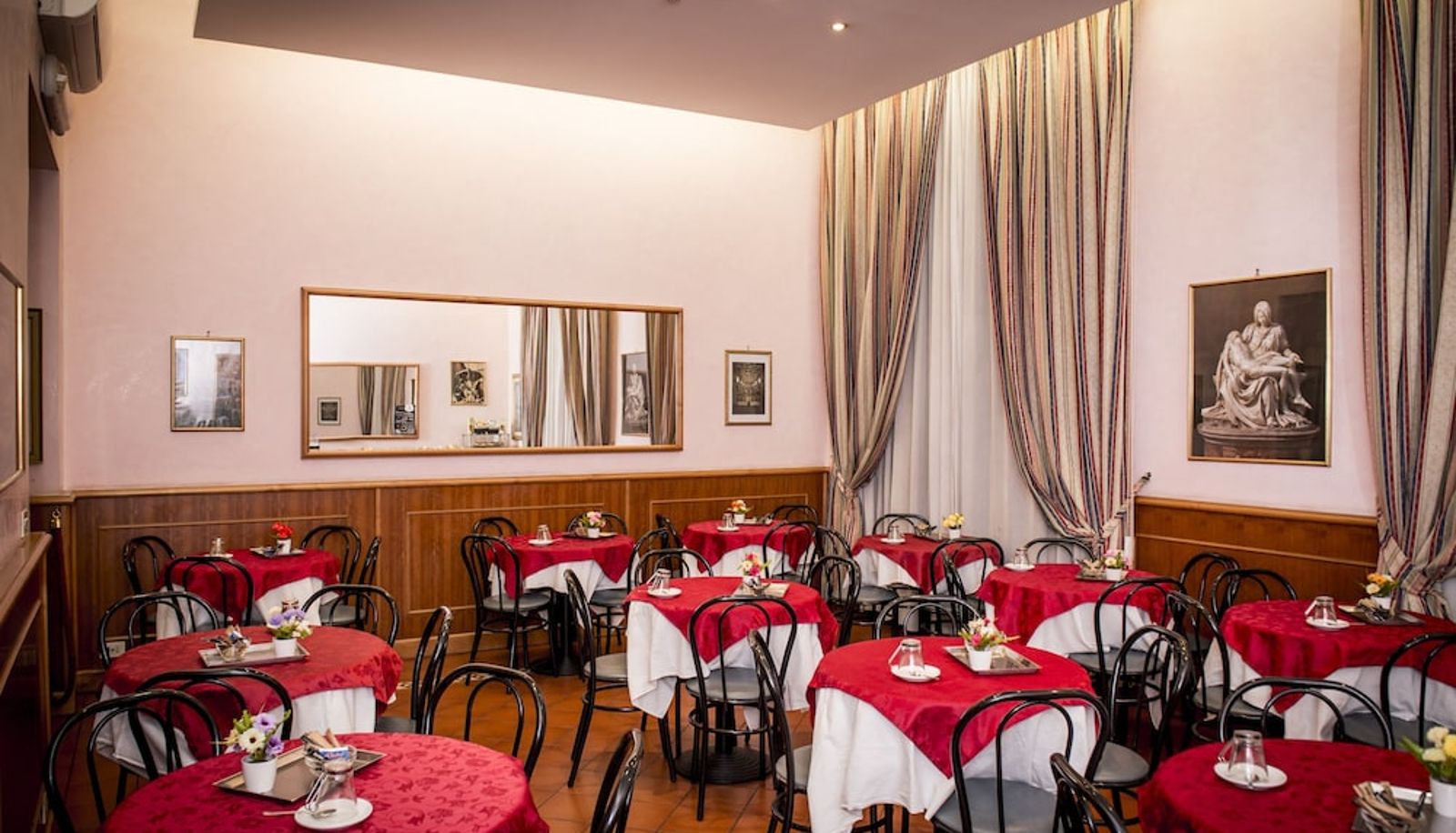 Restaurant - Hotel Emmaus
