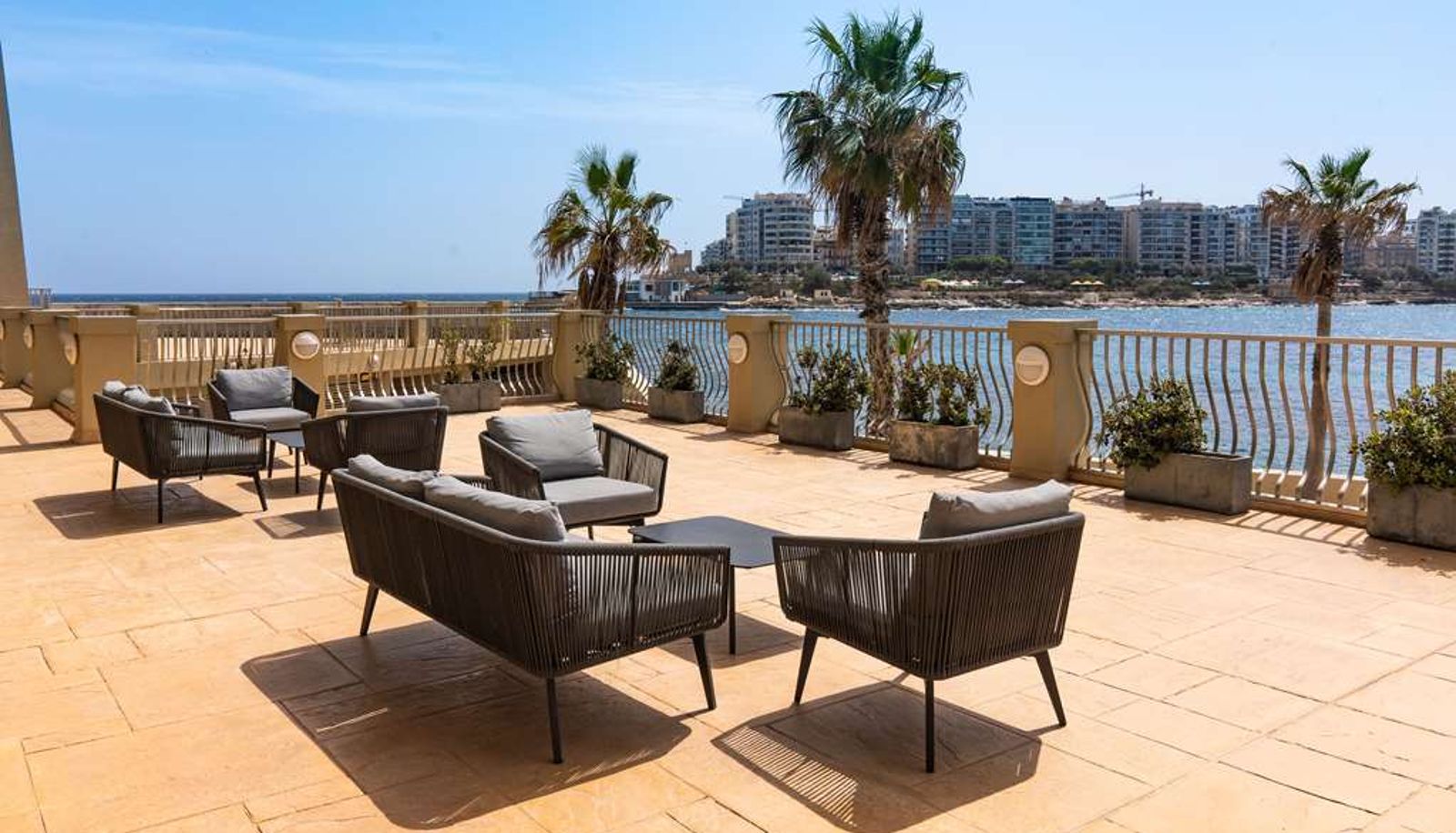 Bar - Cavalieri Hotel Malta a member of Radisson Individuals