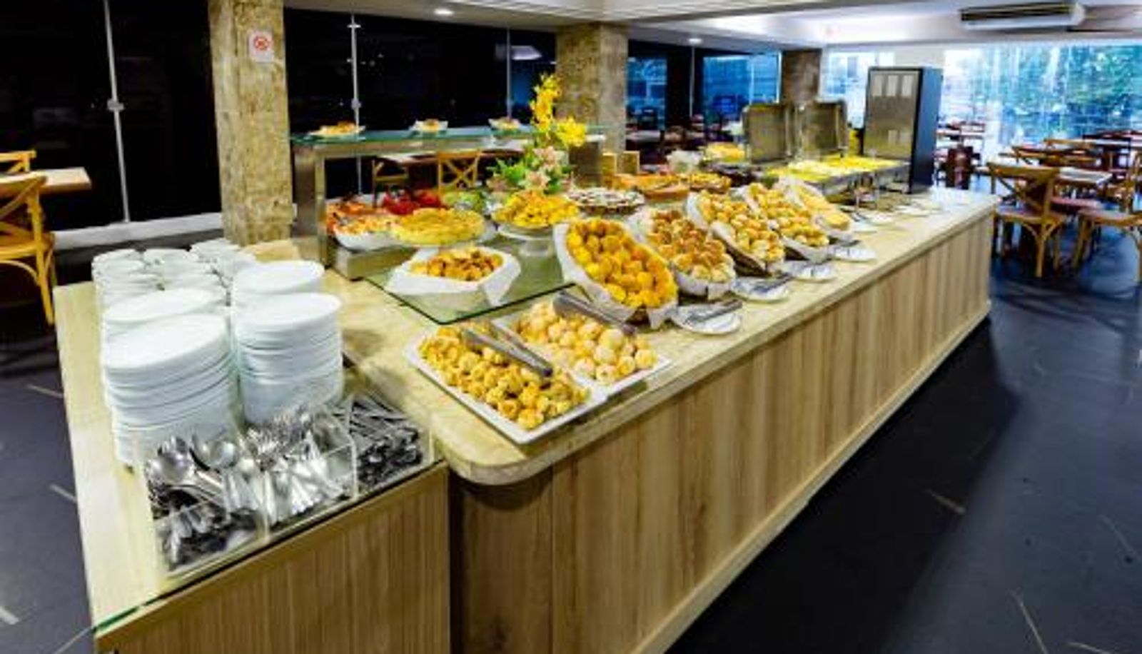 Frühstücksraum innerhalb des Restaurants - El Aram Beach Express