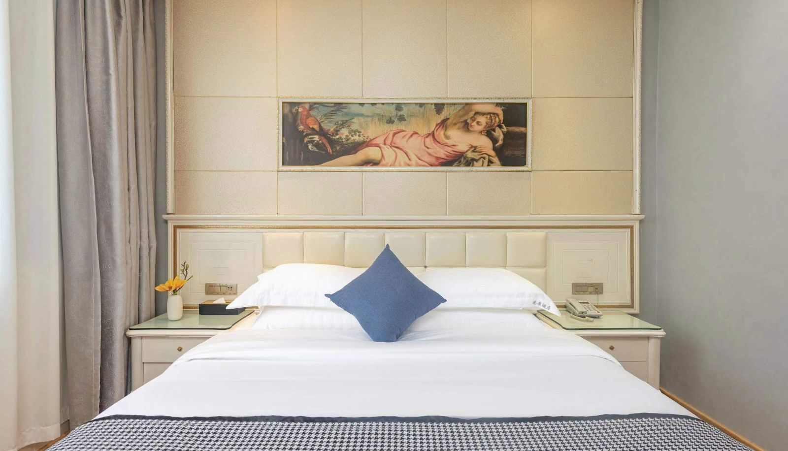 Camera - Observation Smart Hotel (Two Rivers and Four Lakes Branch)