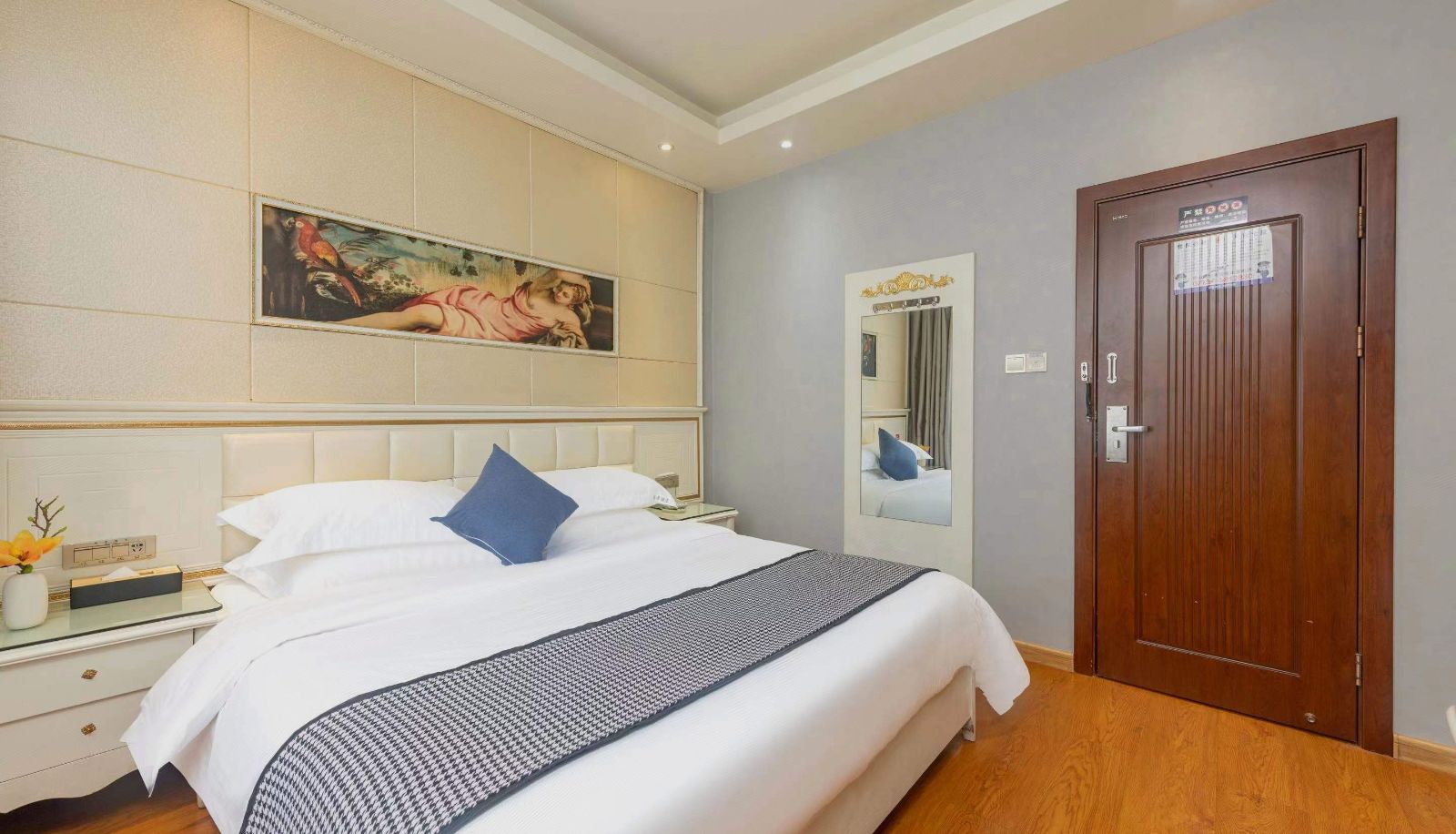 Room - Observation Smart Hotel (Two Rivers and Four Lakes Branch)