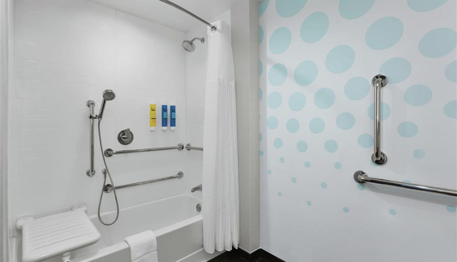 Room - Tru by Hilton Savannah Midtown