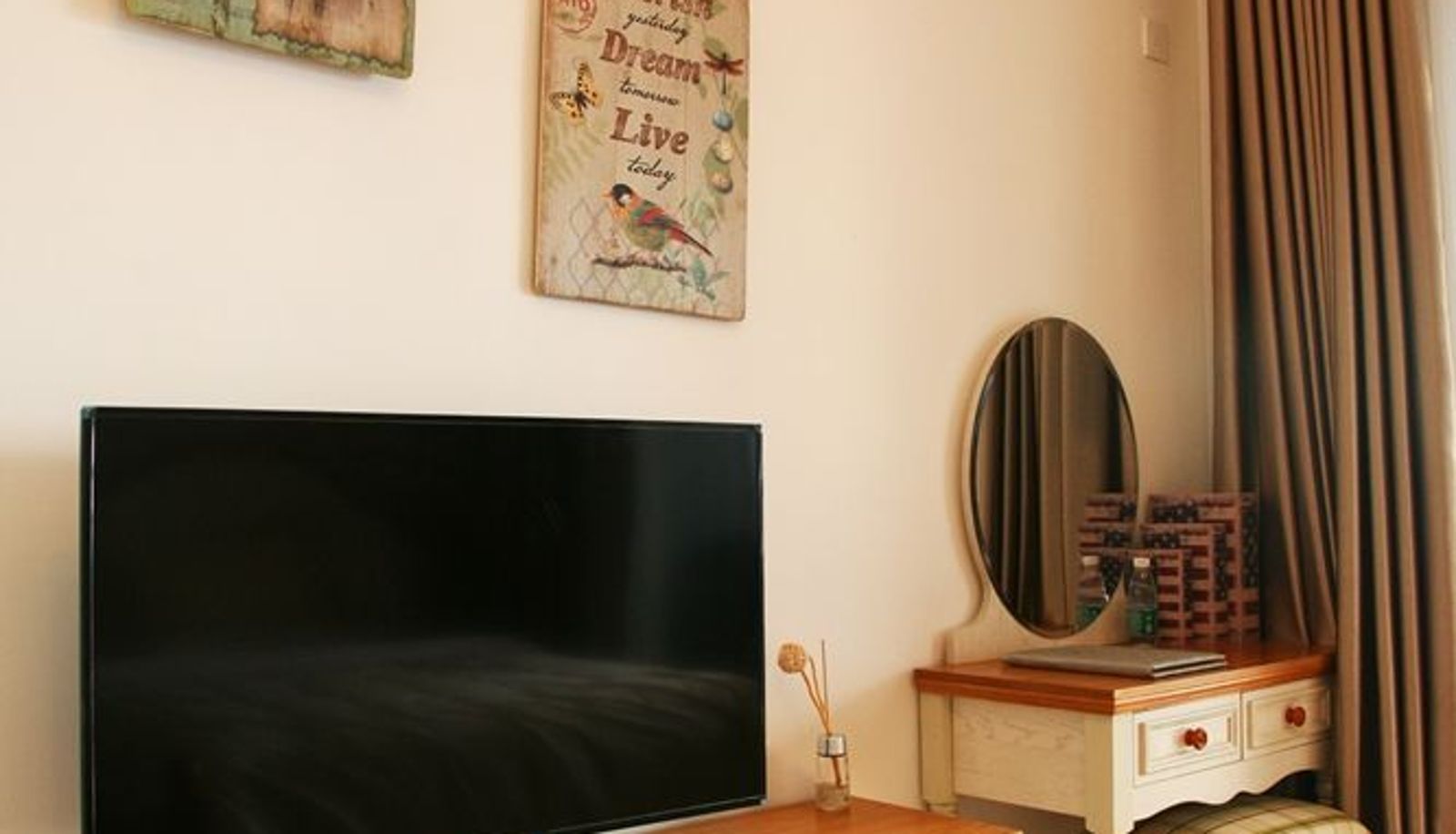 Four Leaf Grass Apartment