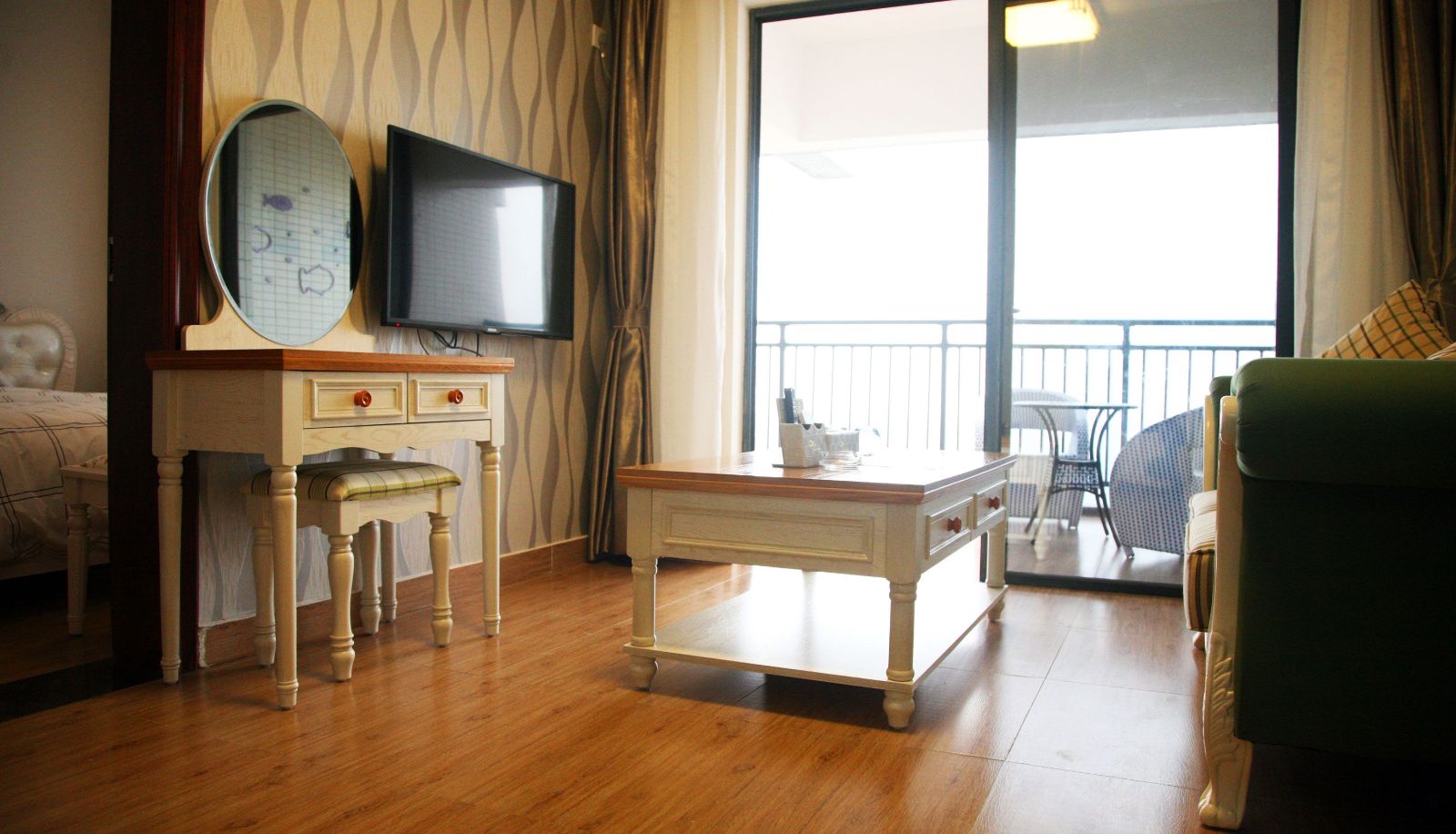 Four Leaf Grass Apartment