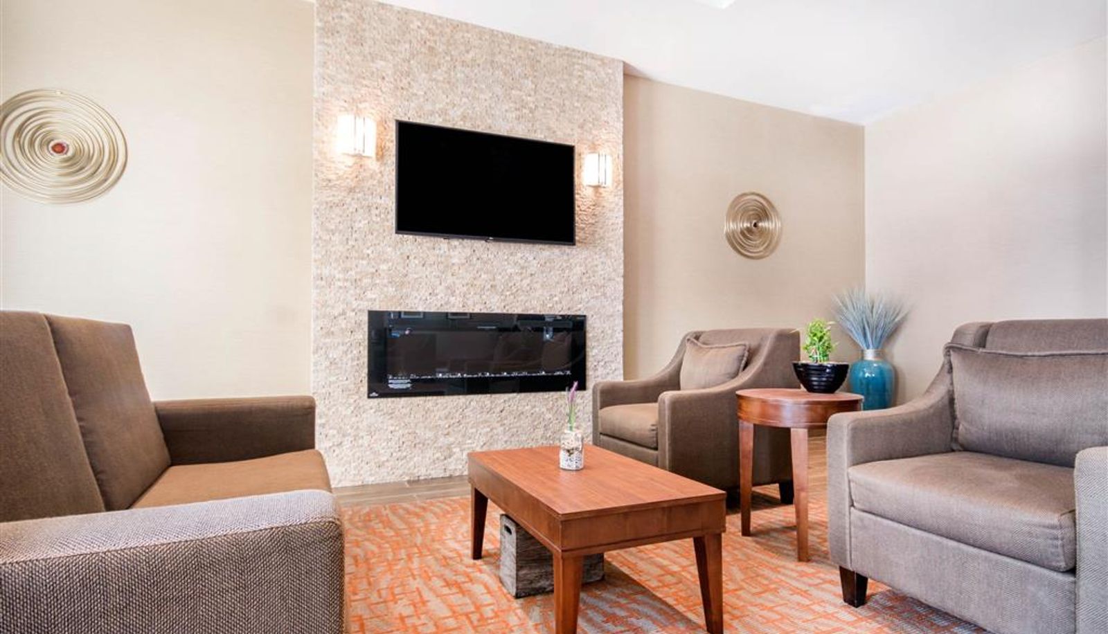 Hall - Comfort Inn and Suites