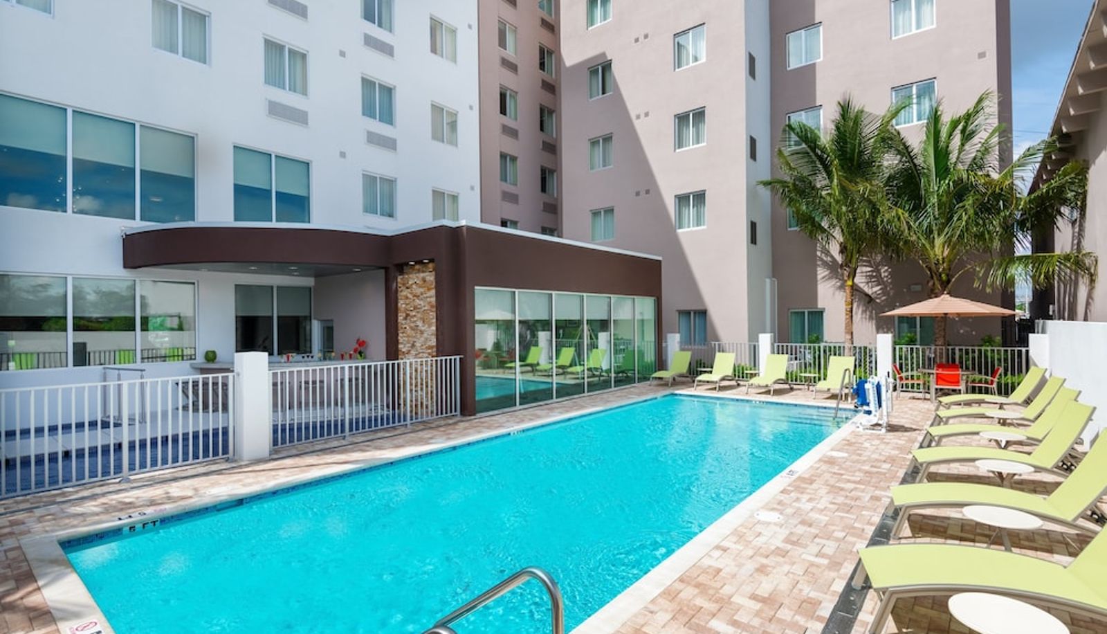 Piscine - Staybridge Suites MIAMI INTERNATIONAL AIRPORT by IHG