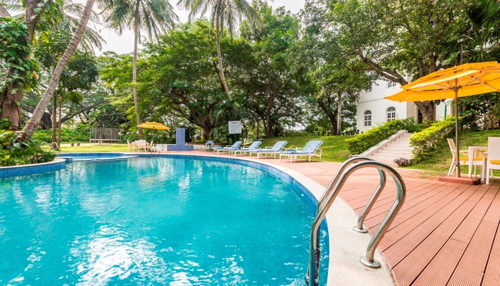Zwembad - Royal Orchid Brindavan Gardens